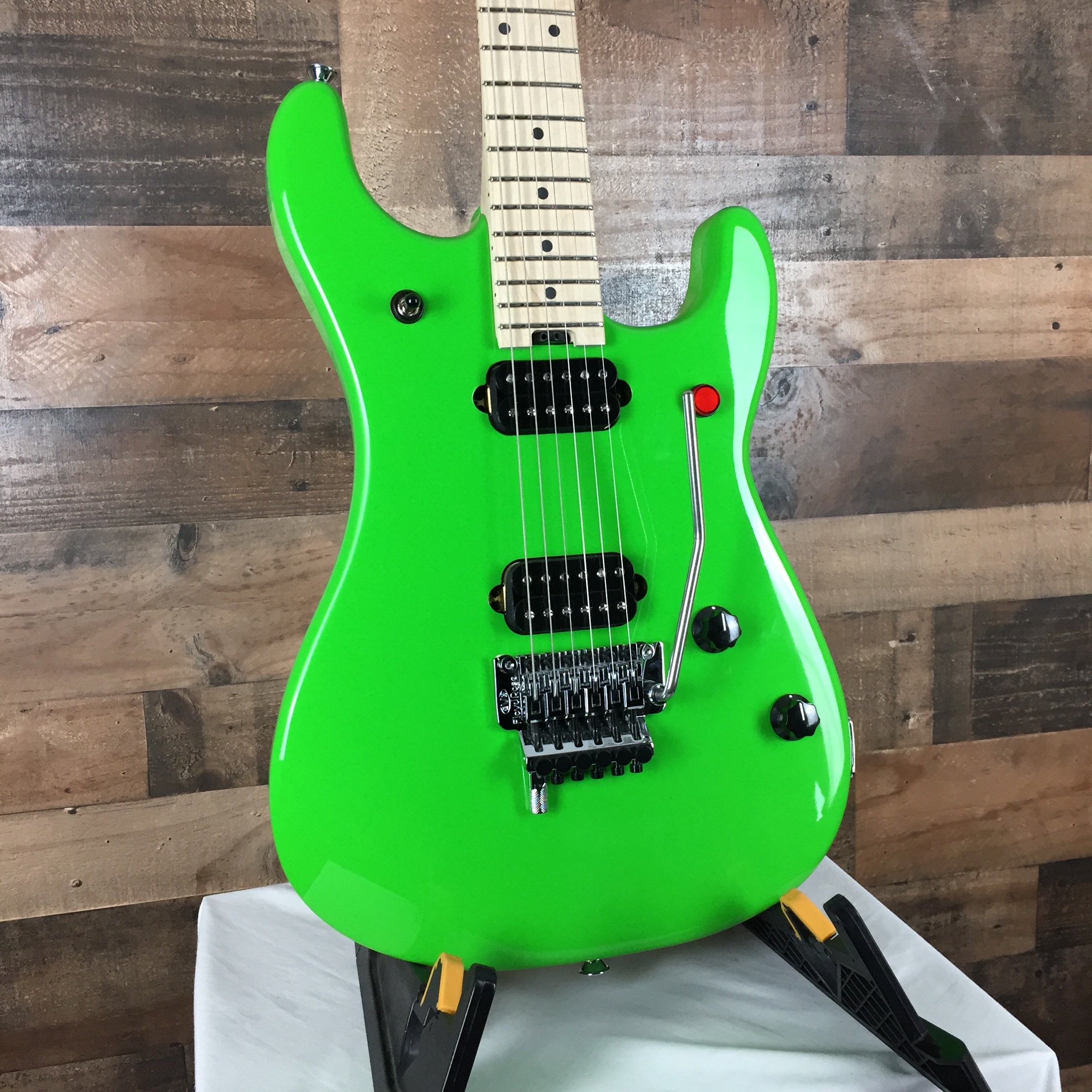EVH 5150 Standard Series Electric Guitar Slime Green SCRATCH/DENT, 333