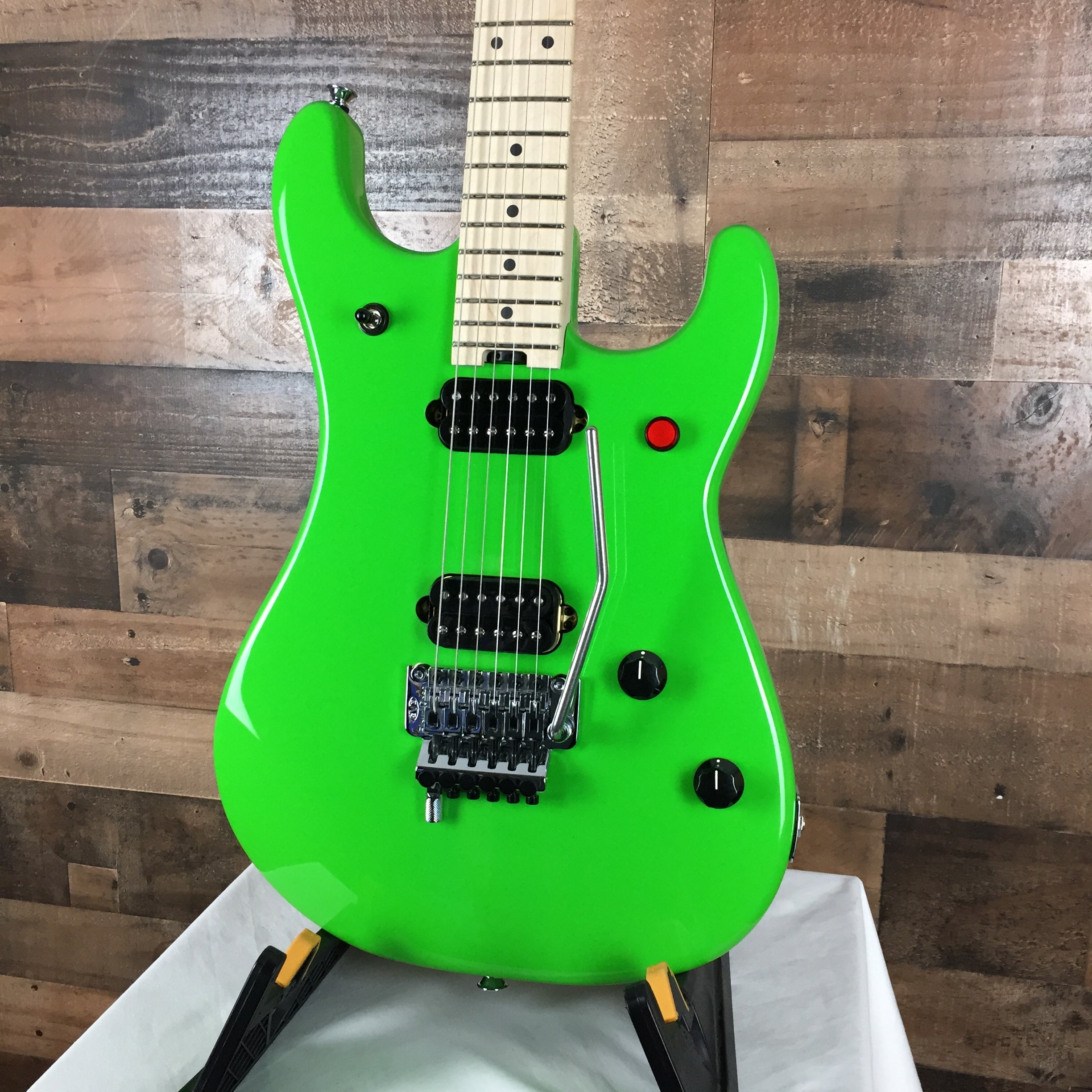 EVH 5150 Standard Series Electric Guitar Slime Green SCRATCH/DENT, 333