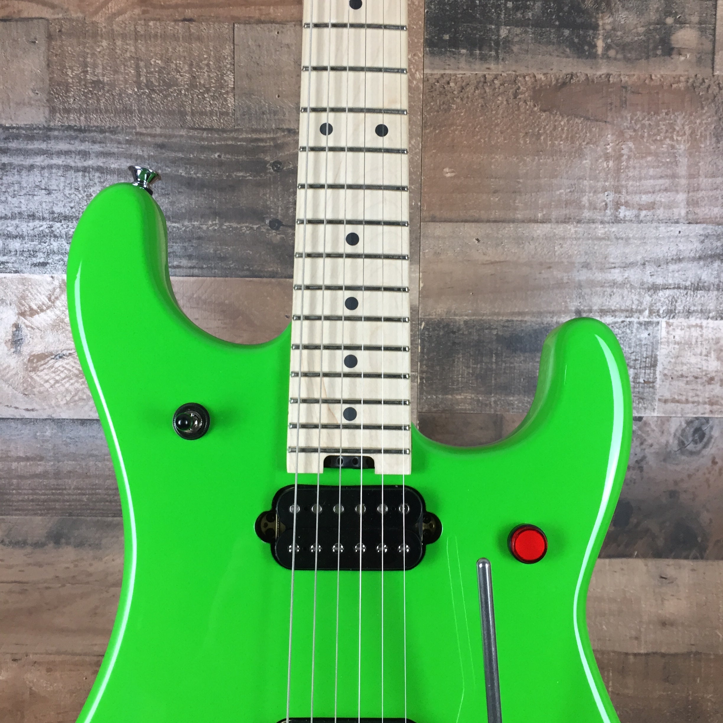 EVH 5150 Standard Series Electric Guitar Slime Green SCRATCH/DENT, 333