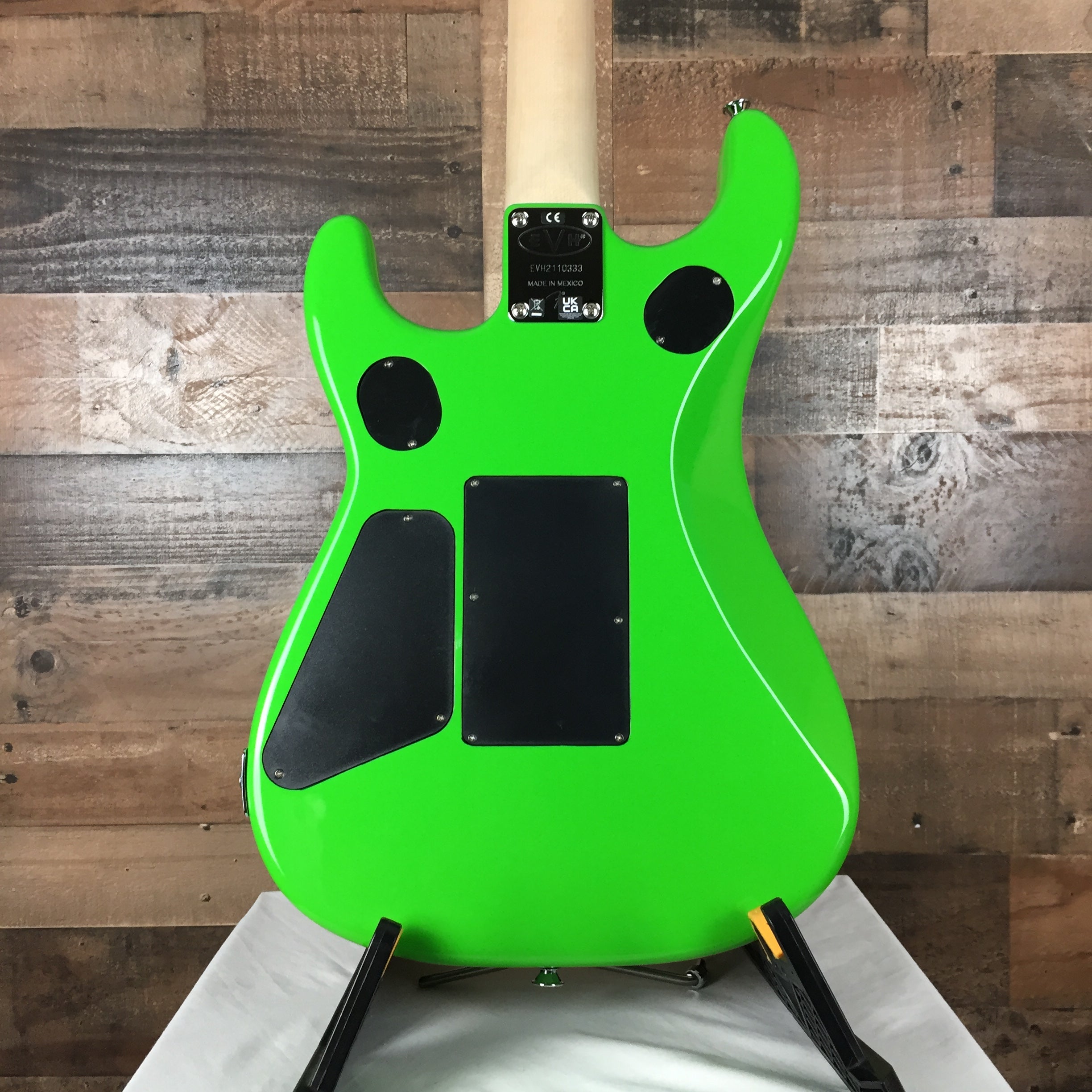 EVH 5150 Standard Series Electric Guitar Slime Green SCRATCH/DENT, 333