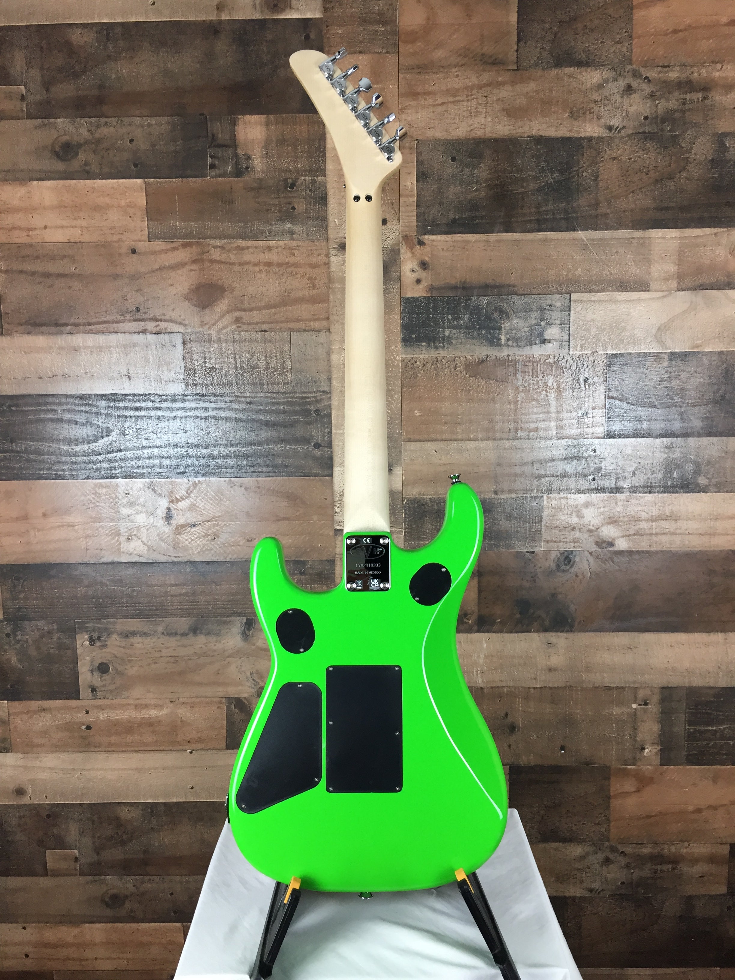 EVH 5150 Standard Series Electric Guitar Slime Green SCRATCH/DENT, 333