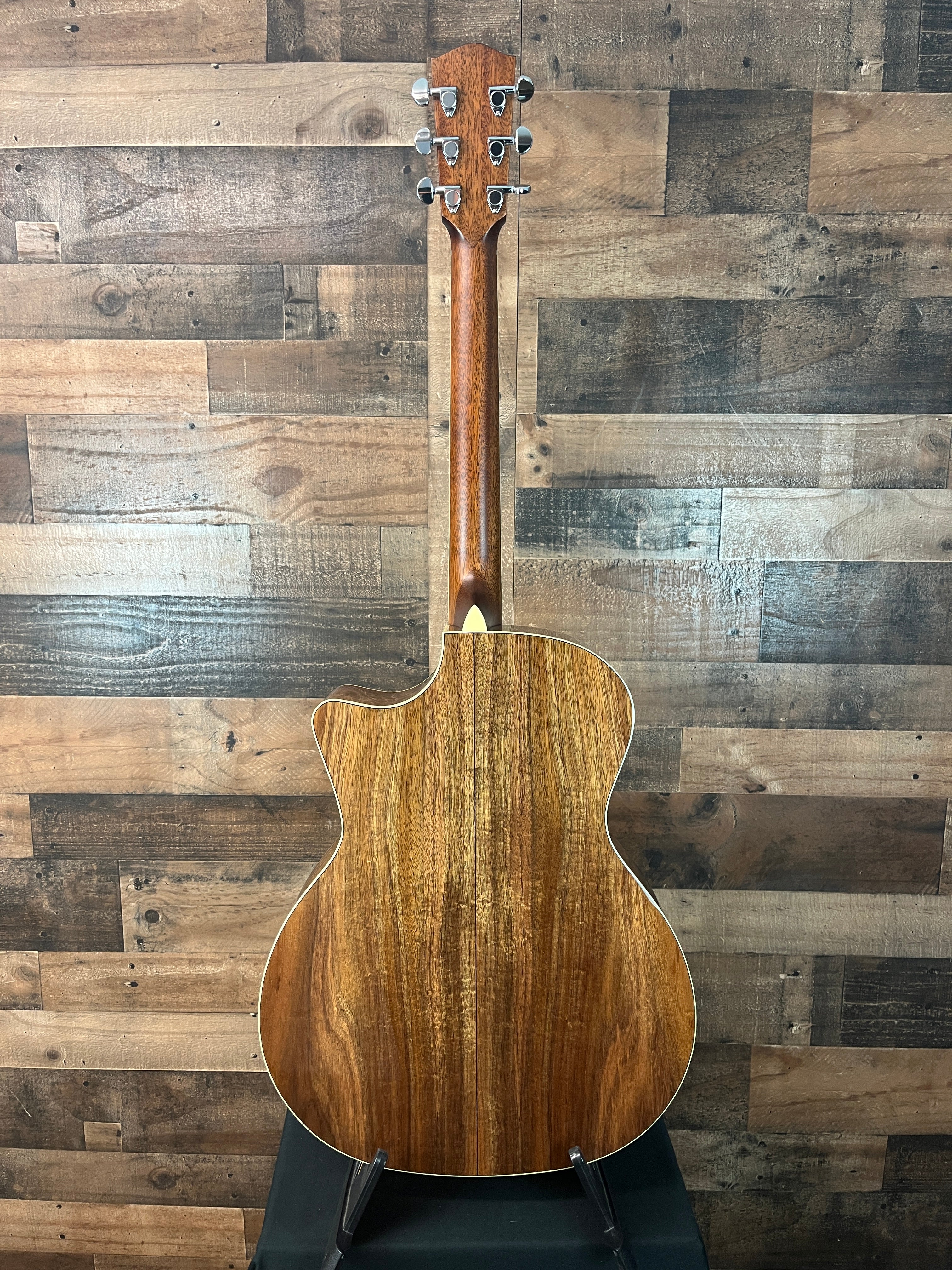 Eastman AC422CE-LTD-KOA Acoustic/electric Guitar, Natural Gloss Finish, Hard Case, 947