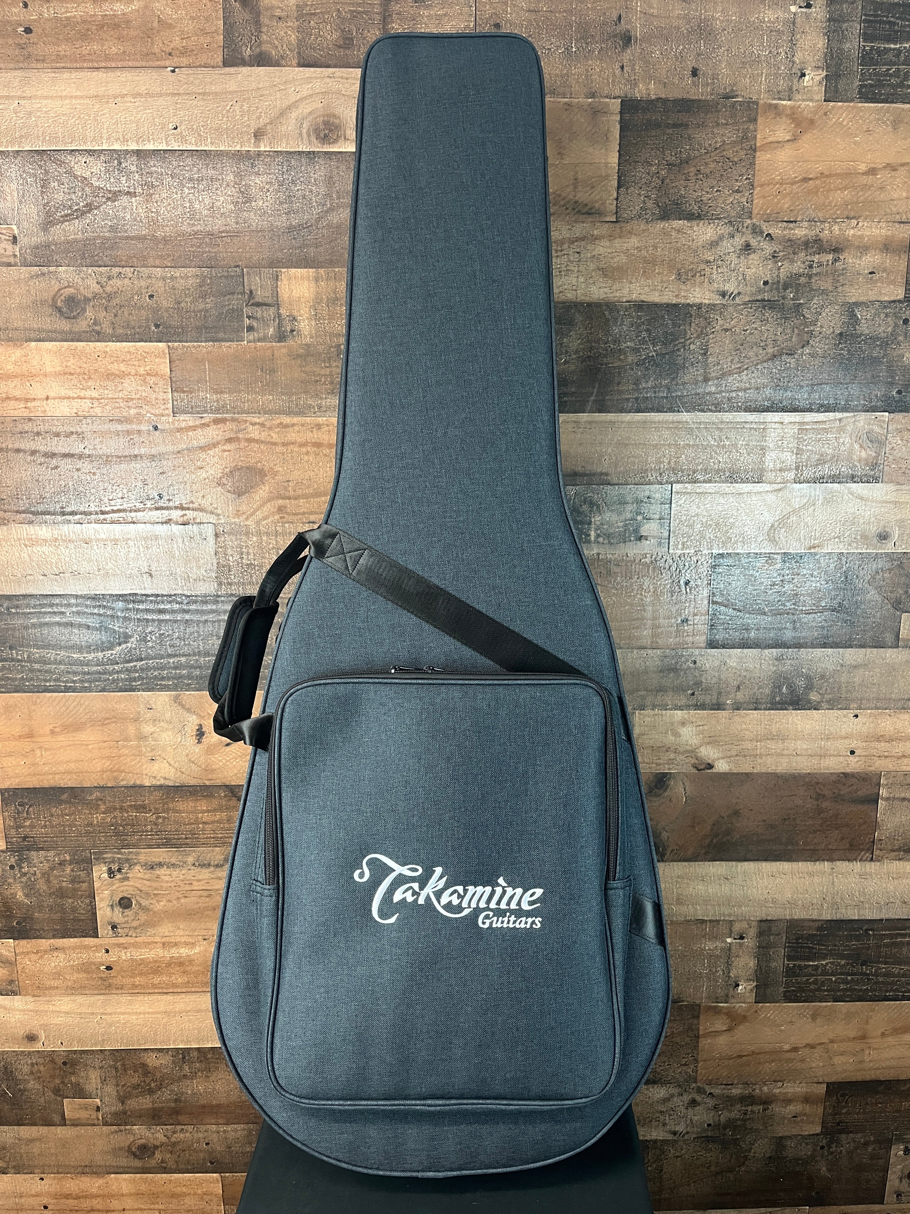 Takamine JJ325SRC John Jorgenson Acoustic/Electric Gloss Red, Hybrid Case, 419