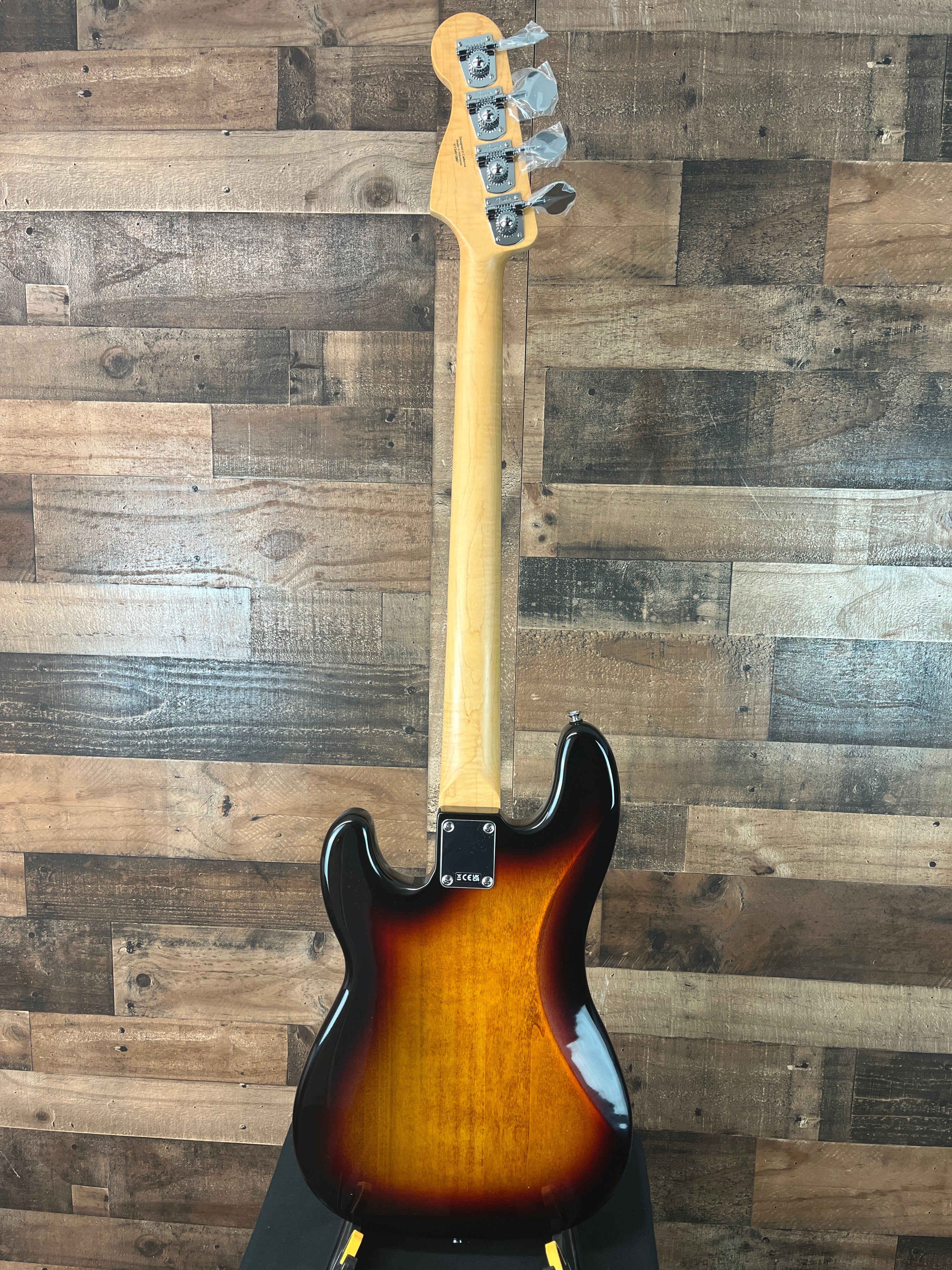 Fender Standard Precision Bass, 3-color Sunburst, 887