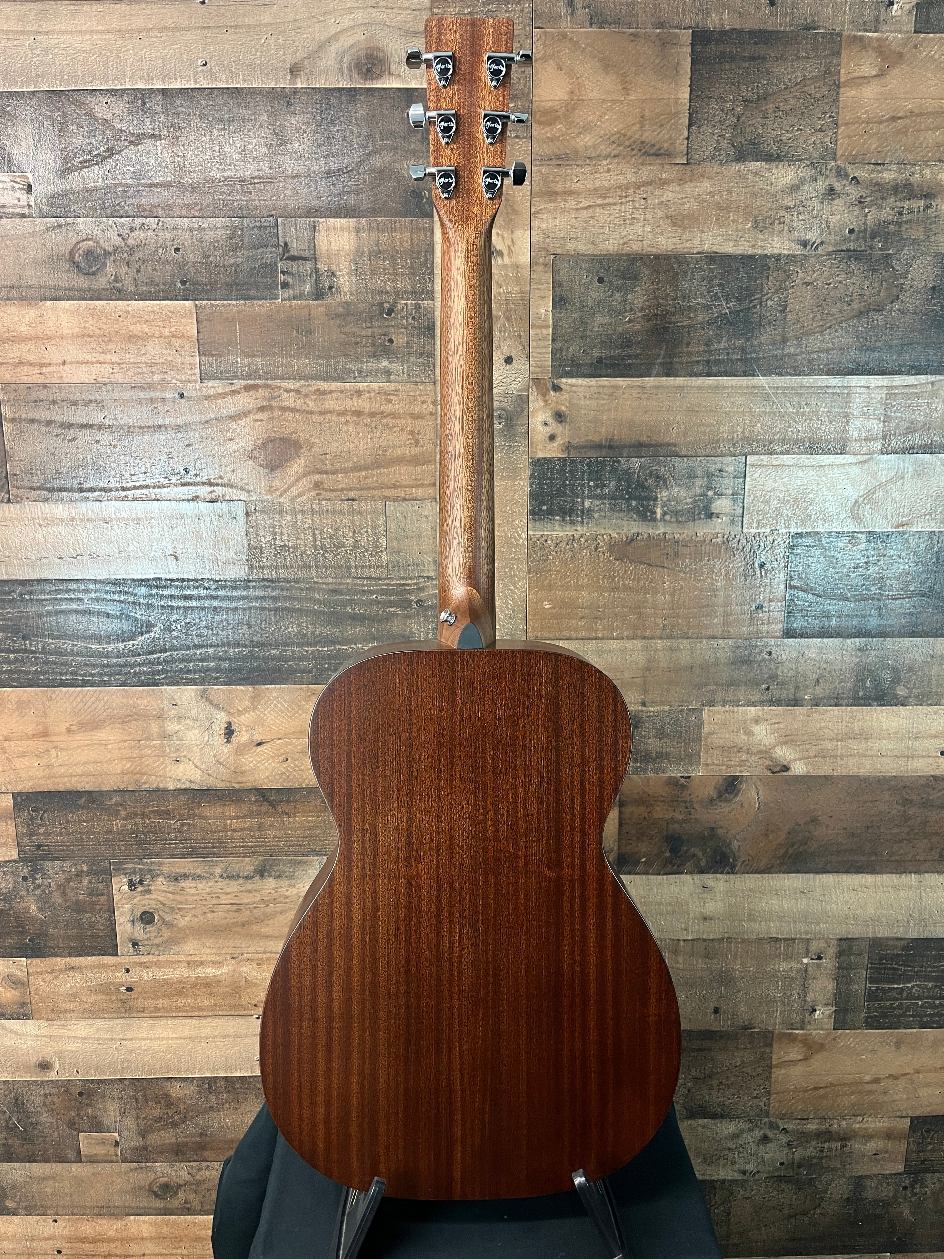 00-10E Road Series Special Acoustic-electric Guitar, Natural, Gig Bag, 197