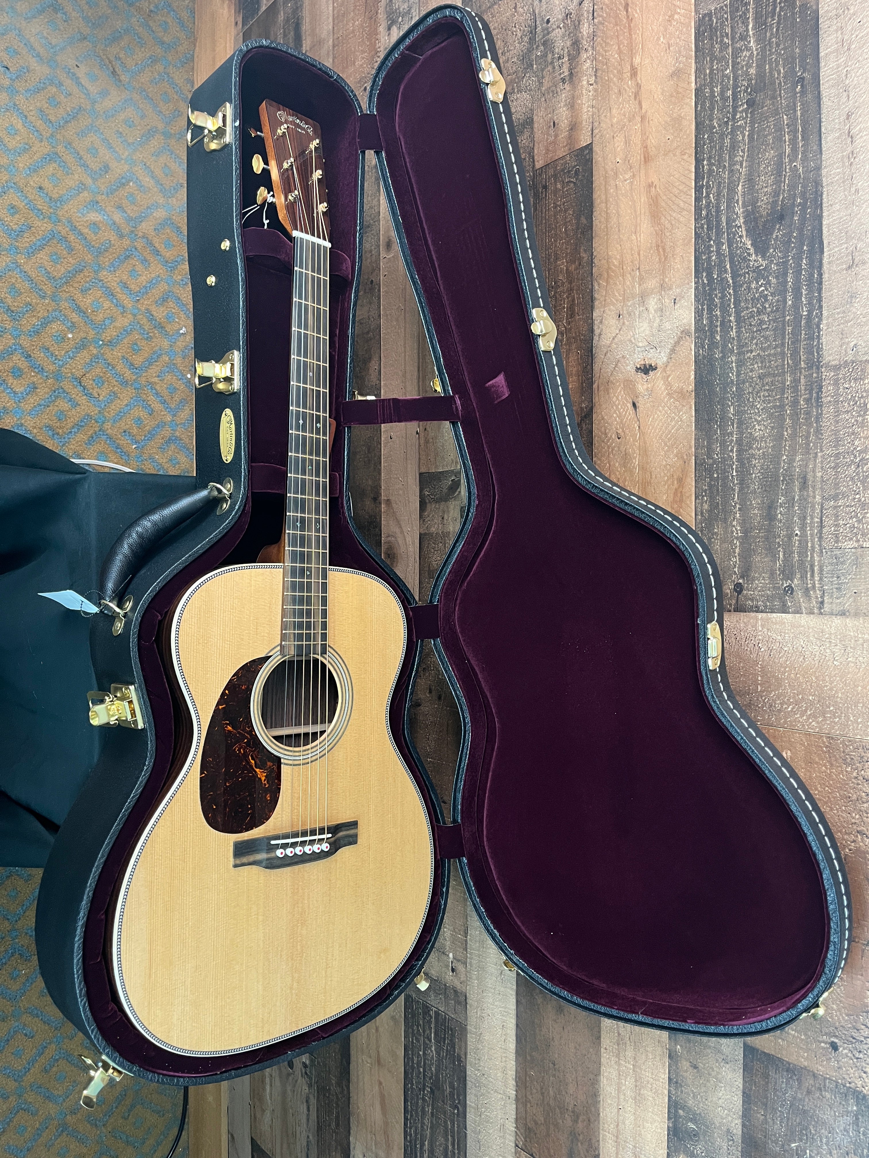 Martin 000-28 Modern Deluxe Acoustic Guitar Natural, Left-handed, 479