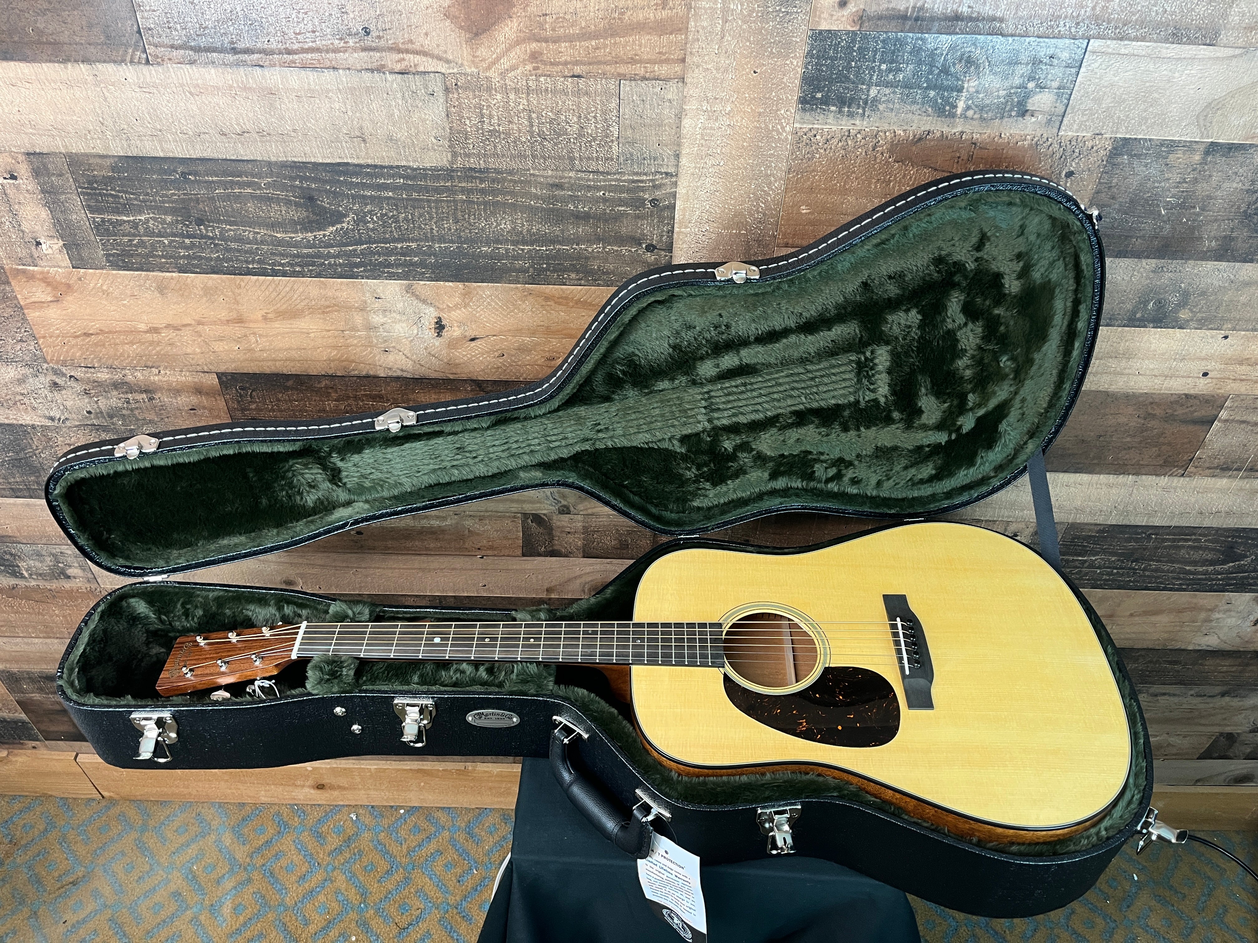 Martin D-18 2025 - Left-Handed, Hard Case, 798