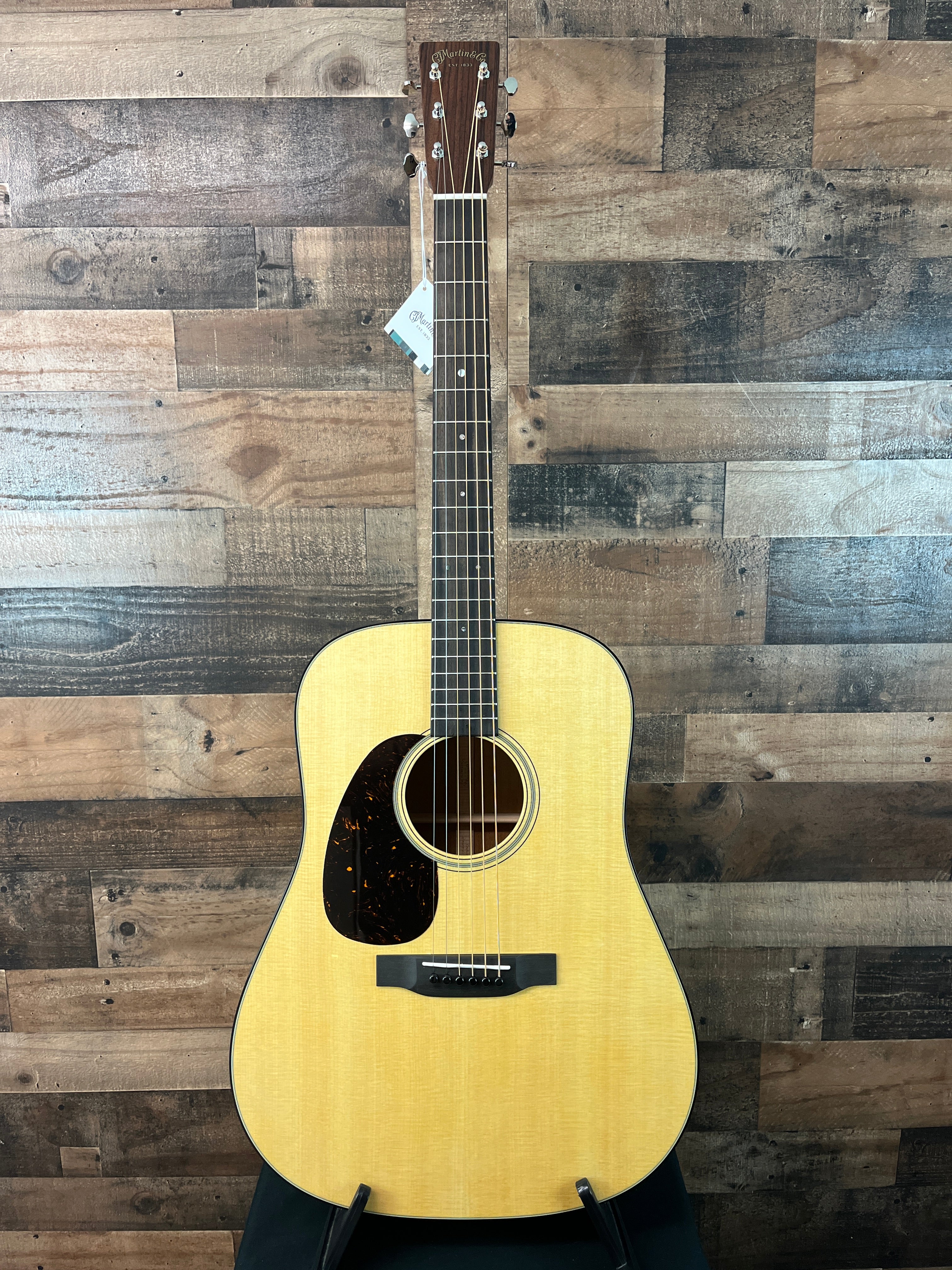 Martin D-18 2025 - Left-Handed, Hard Case, 798