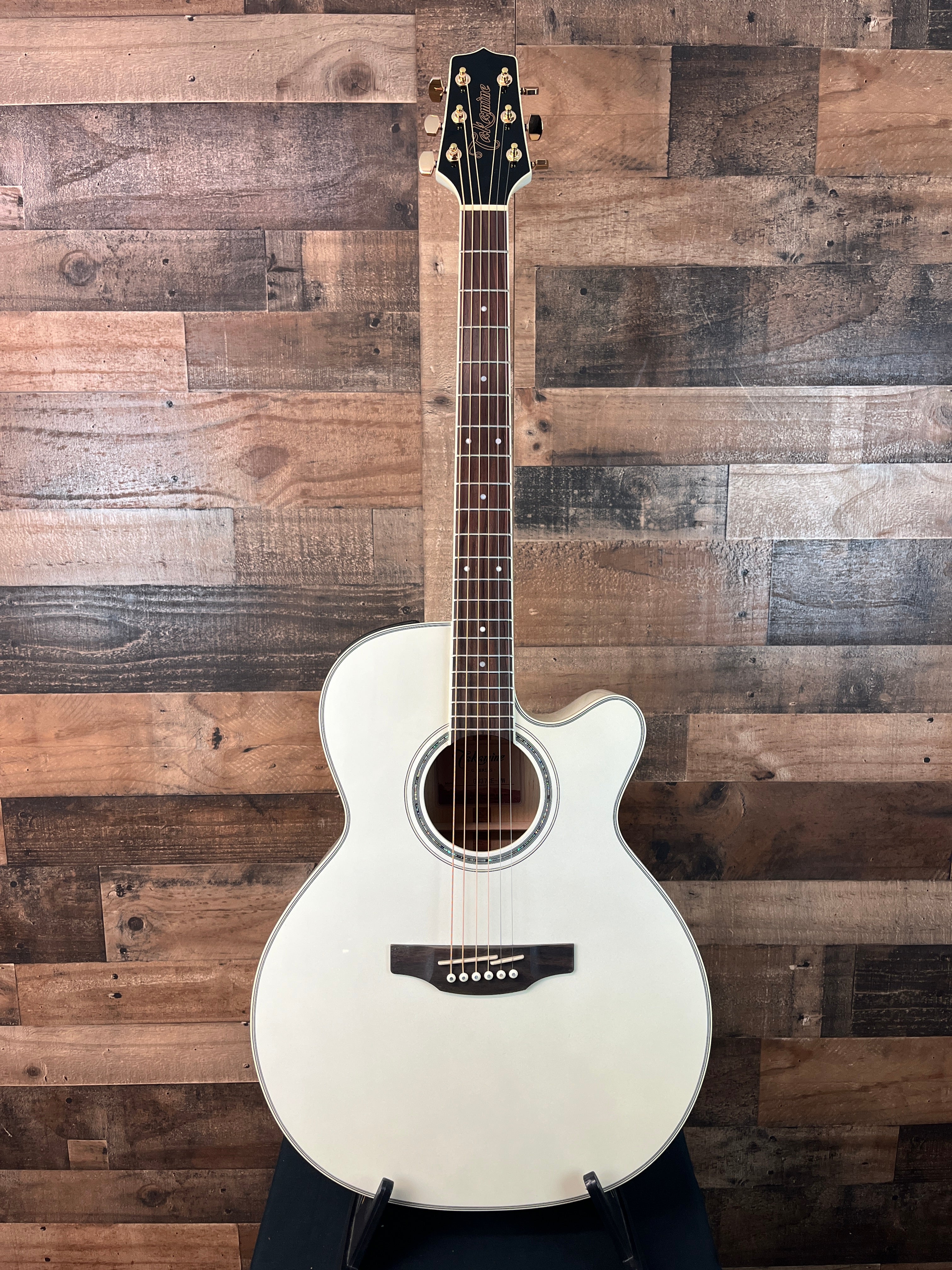 GN37CE Cutaway Acoustic/Electric Guitar, Pearl White, 060