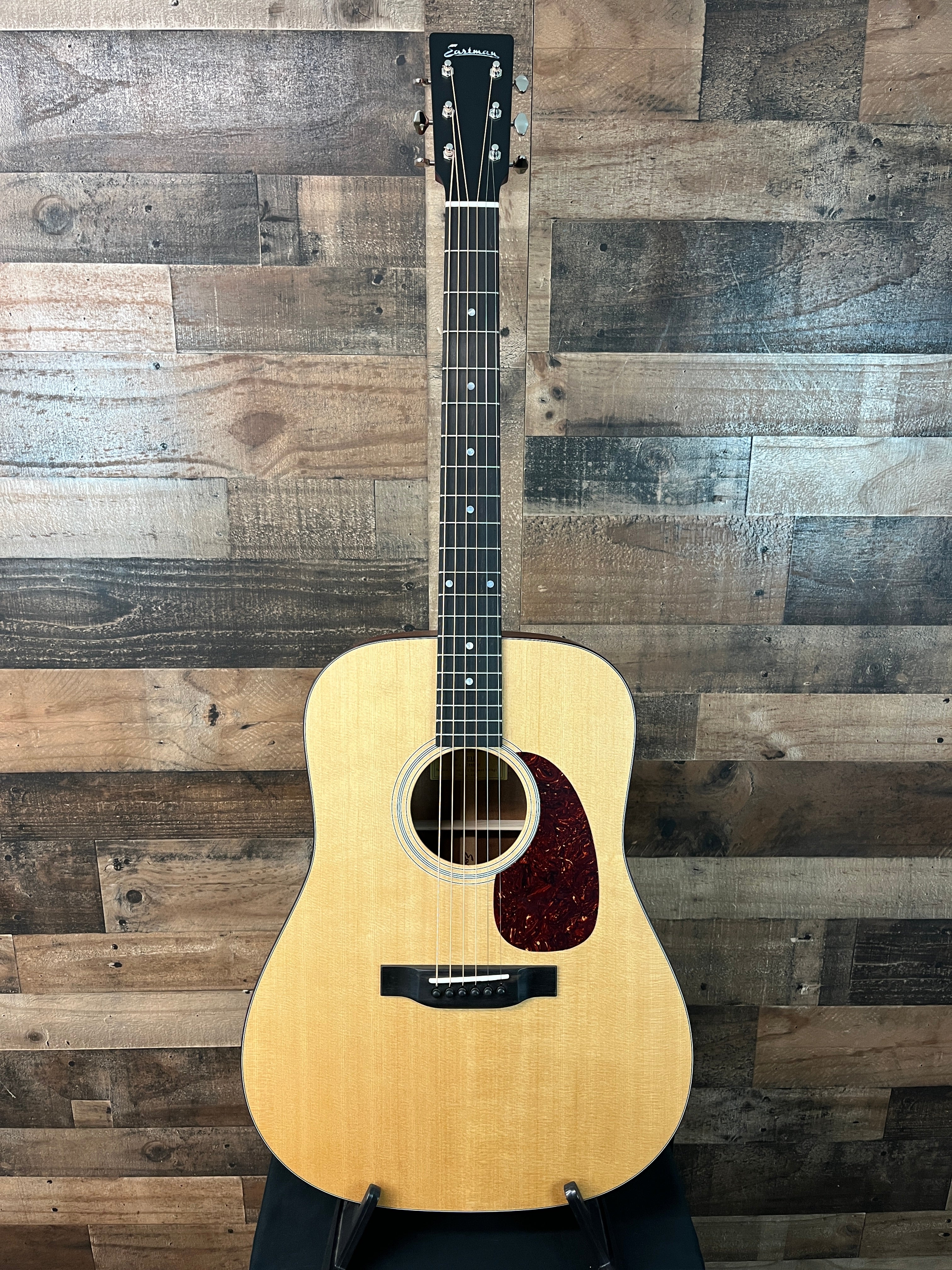 Eastman Guitars E1D Dreadnought Acoustic Guitar, Natural, Gig Bag, 644