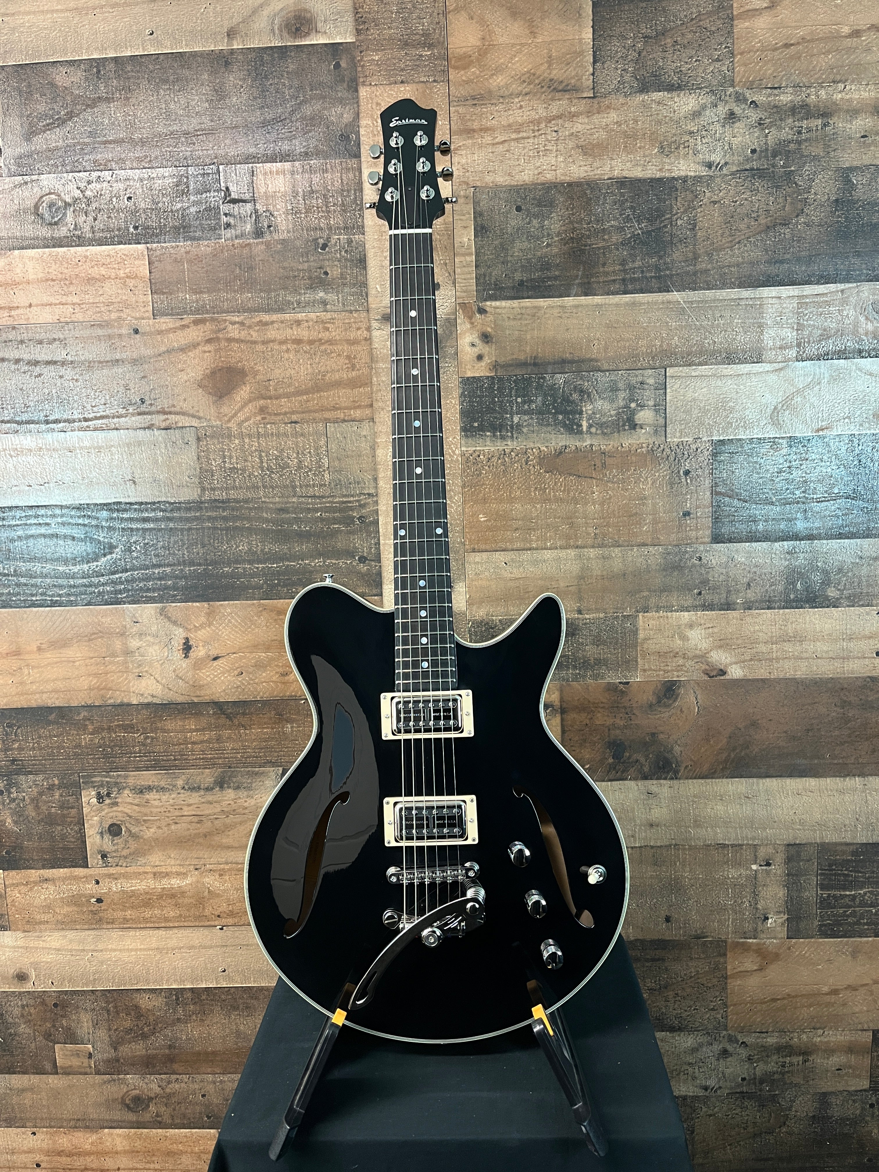 Eastman Guitars Romeo NYC Semi-hollowbody Electric Guitar - Black, 392