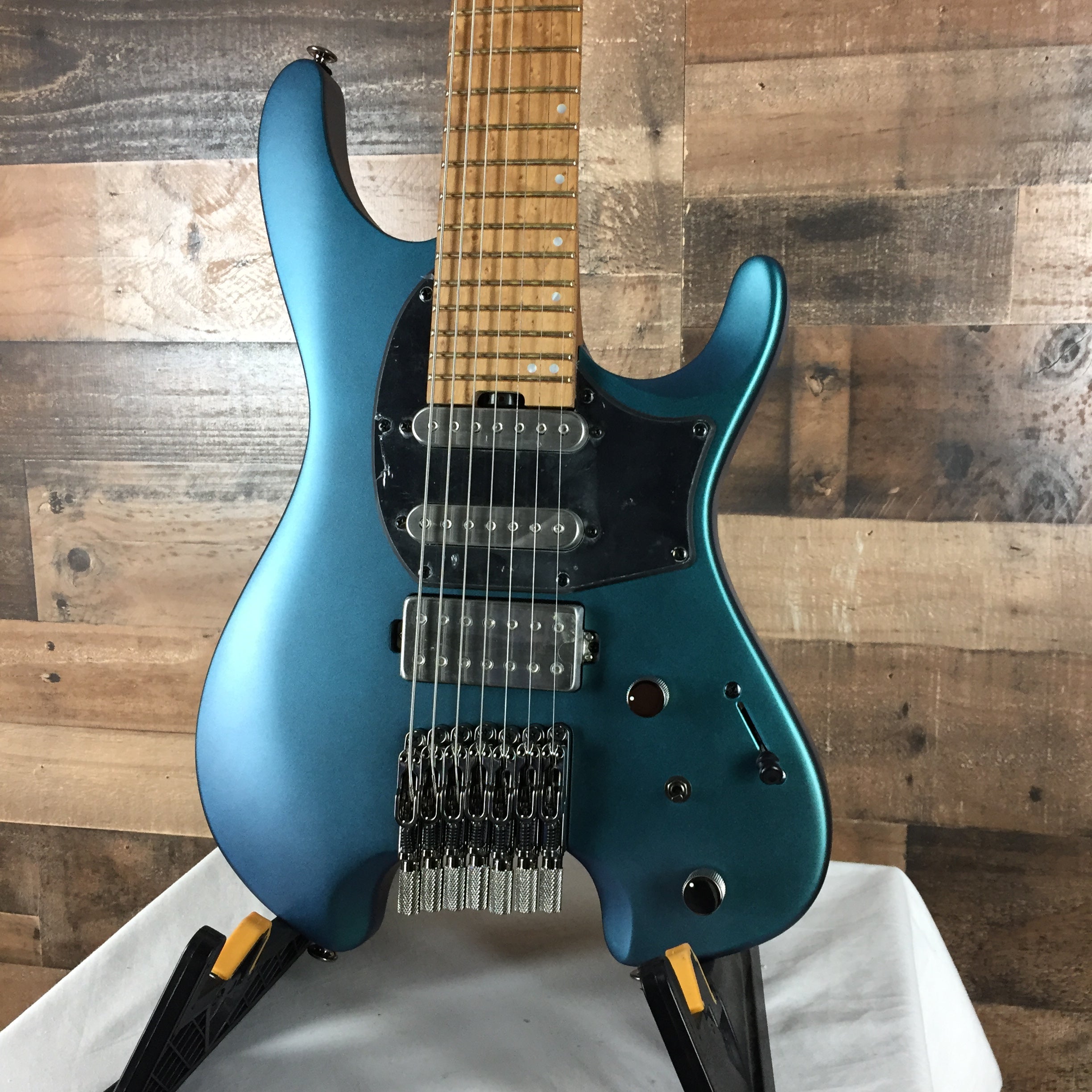 Q547 7-String, Electric Guitar Blue Chameleon Metallic Matte, Gig Bag, 083