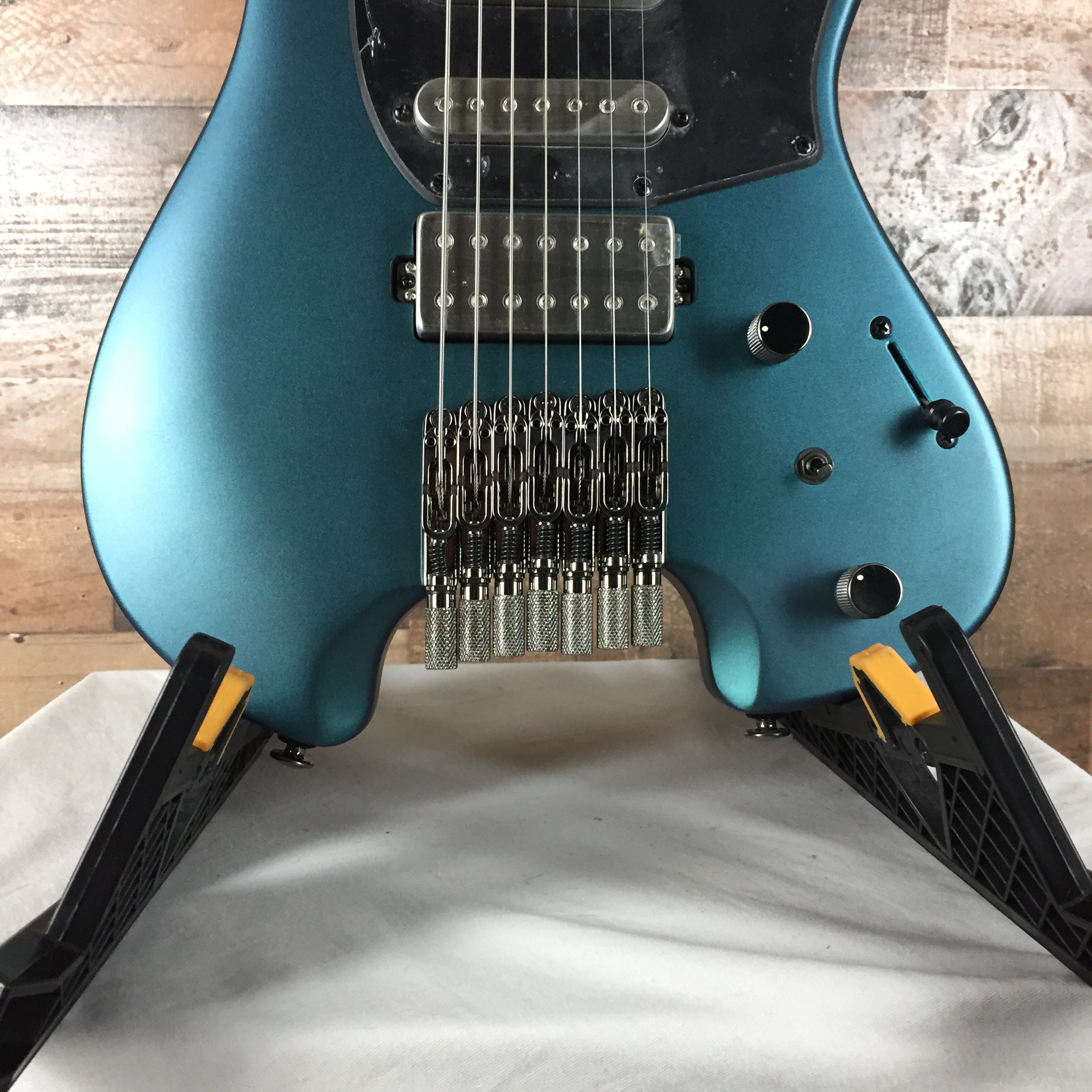 Q547 7-String, Electric Guitar Blue Chameleon Metallic Matte, Gig Bag, 083