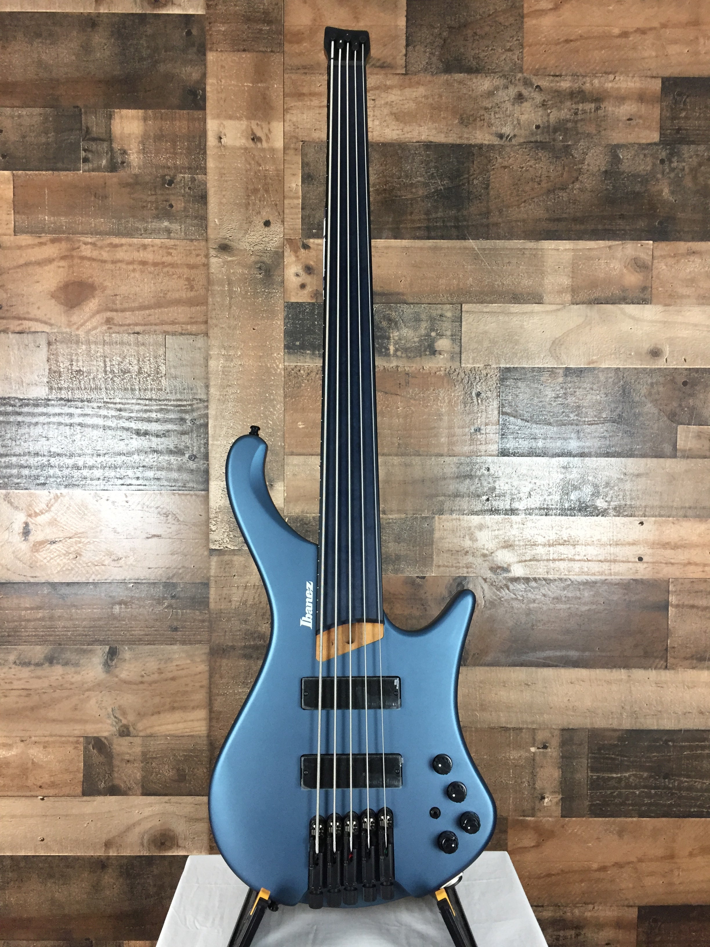 EHB1005F Fretless 5-string Bass Guitar, Artic Ocean Matte, Gig Bag, 159