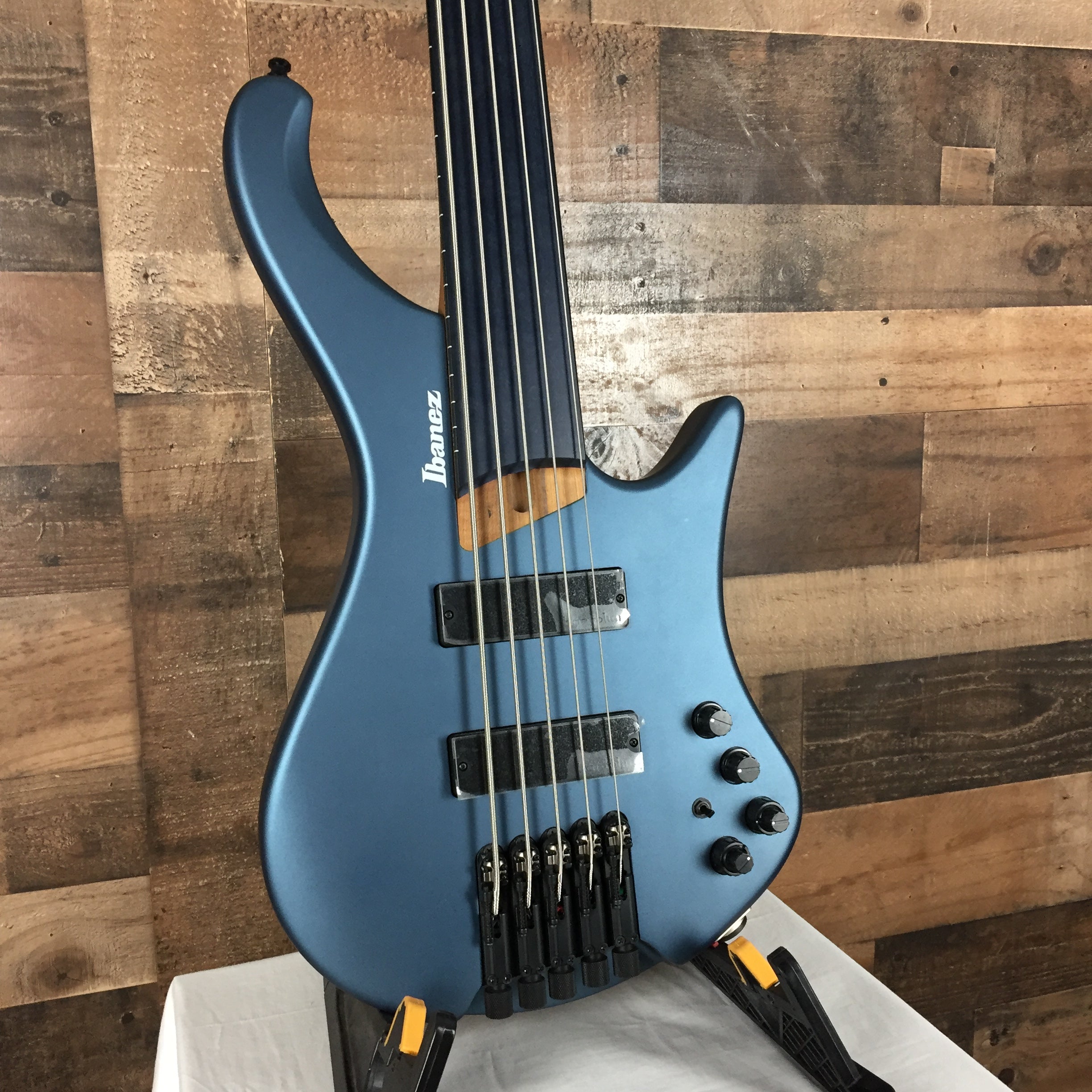 EHB1005F Fretless 5-string Bass Guitar, Artic Ocean Matte, Gig Bag, 159