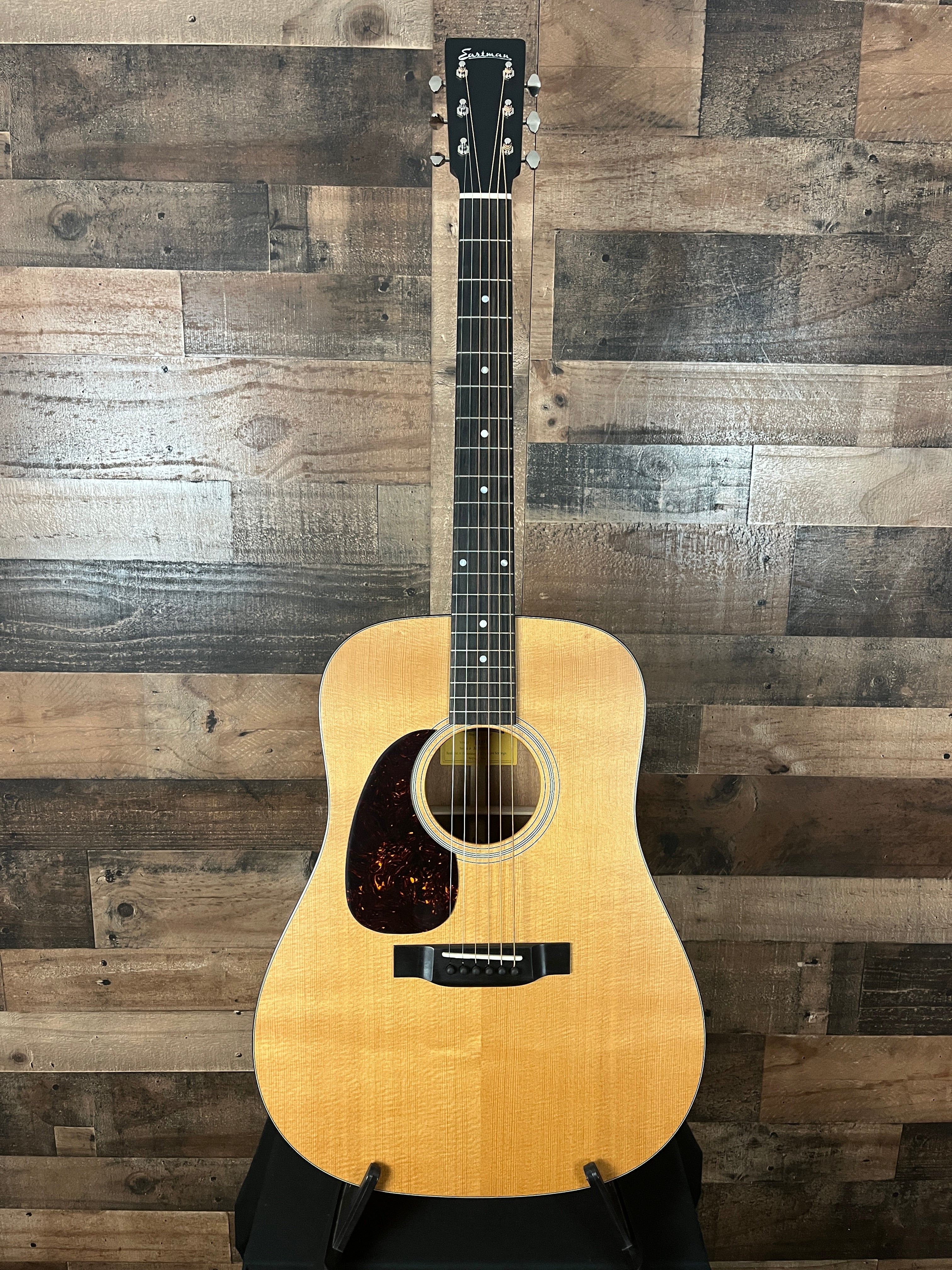 Eastman Guitars E1DL, Left Handed Dreadnought Acoustic Guitar, Natural, Gig Bag, 055