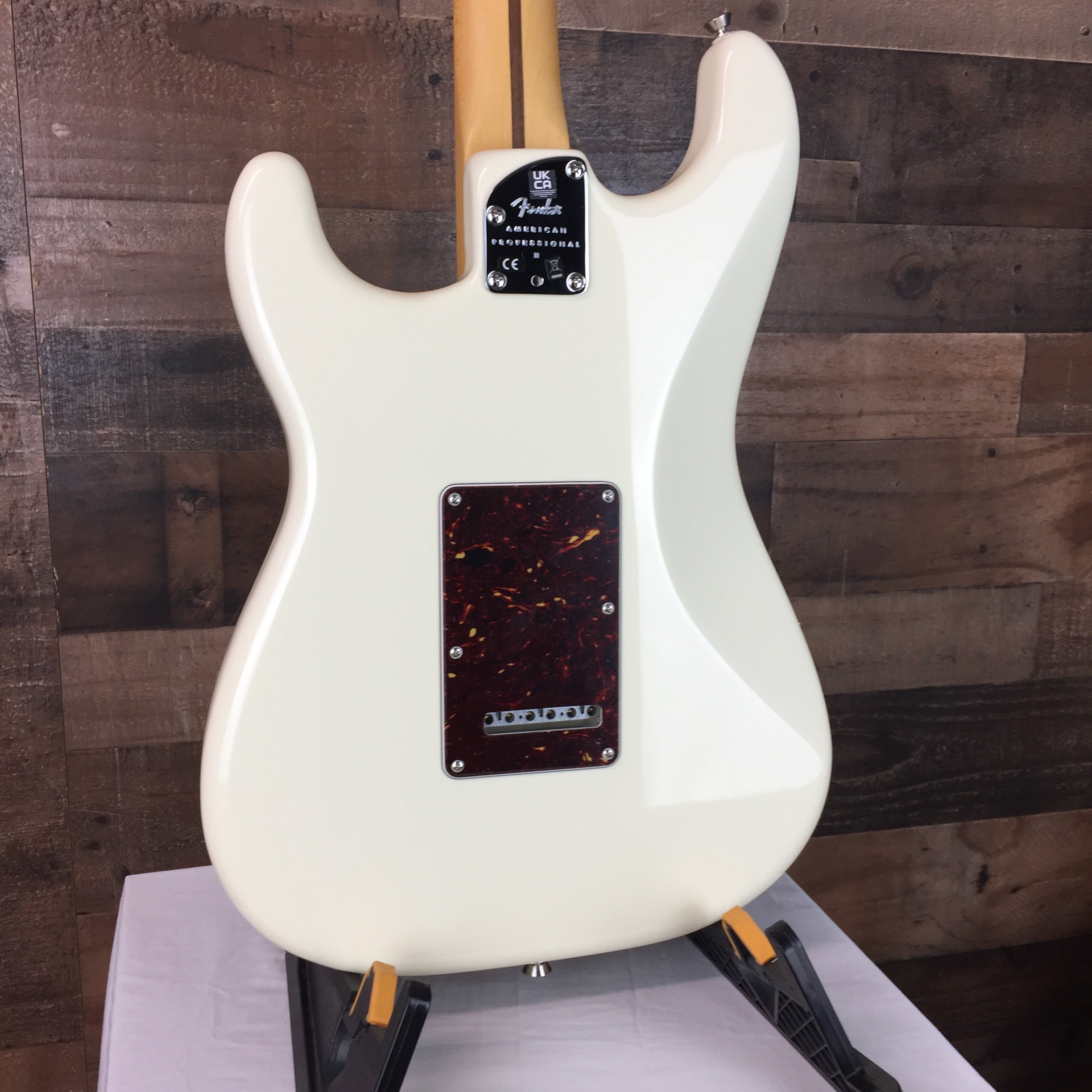 American Professional II Stratocaster HSS, Olympic White, Hard Case, 350