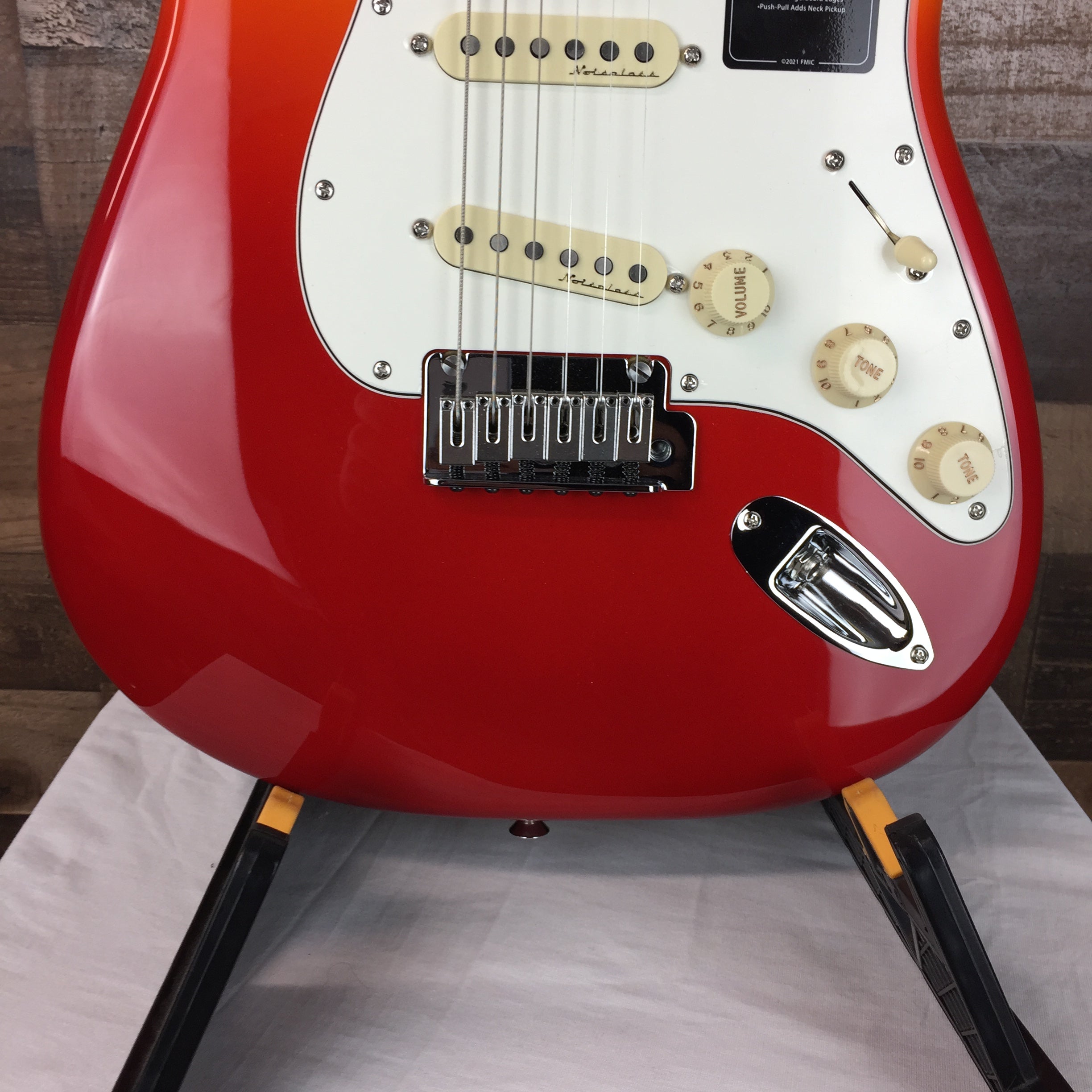 Player Plus Stratocaster, Tequila Sunrise, Gig Bag, 582