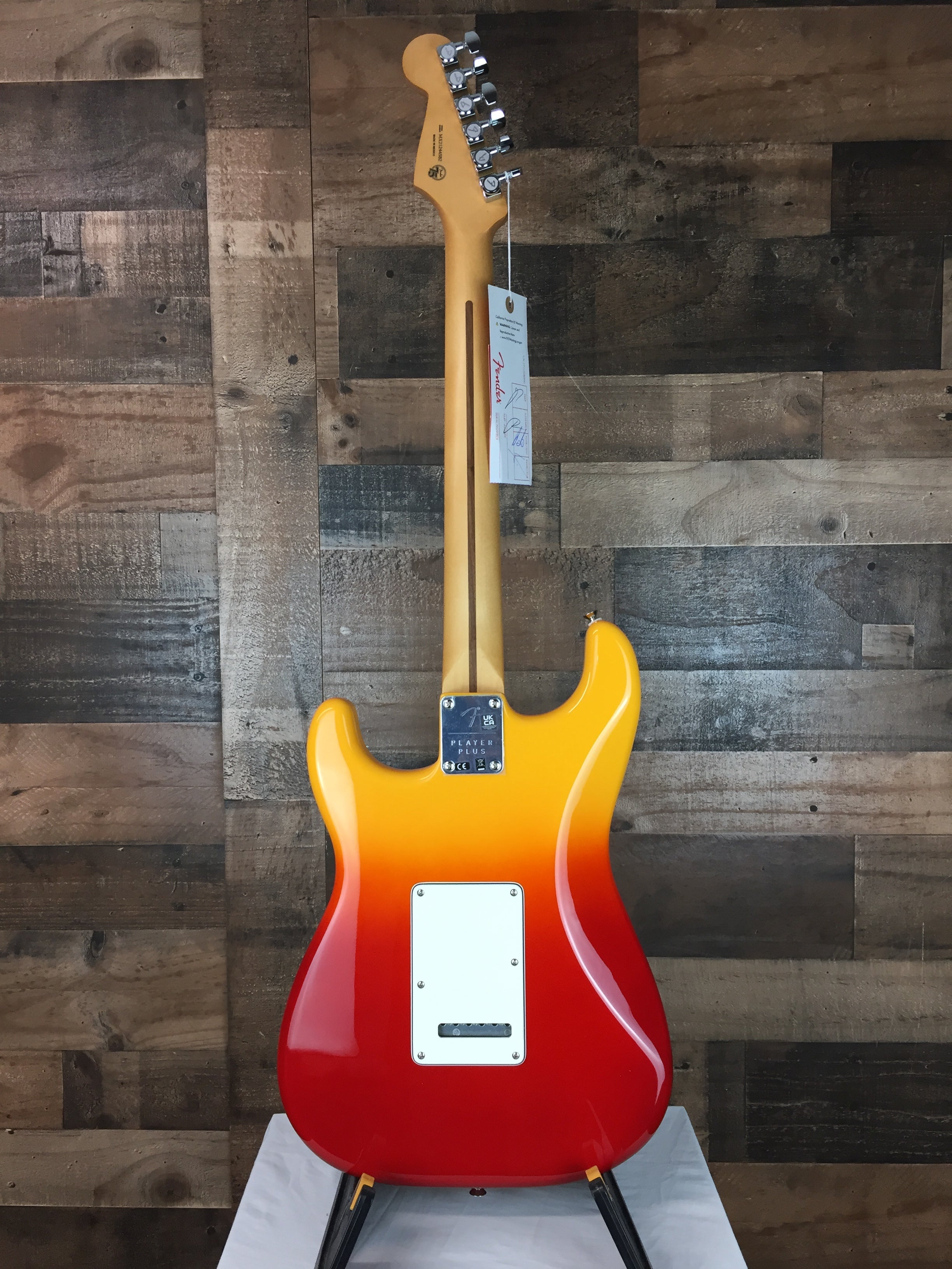 Player Plus Stratocaster, Tequila Sunrise, Gig Bag, 582