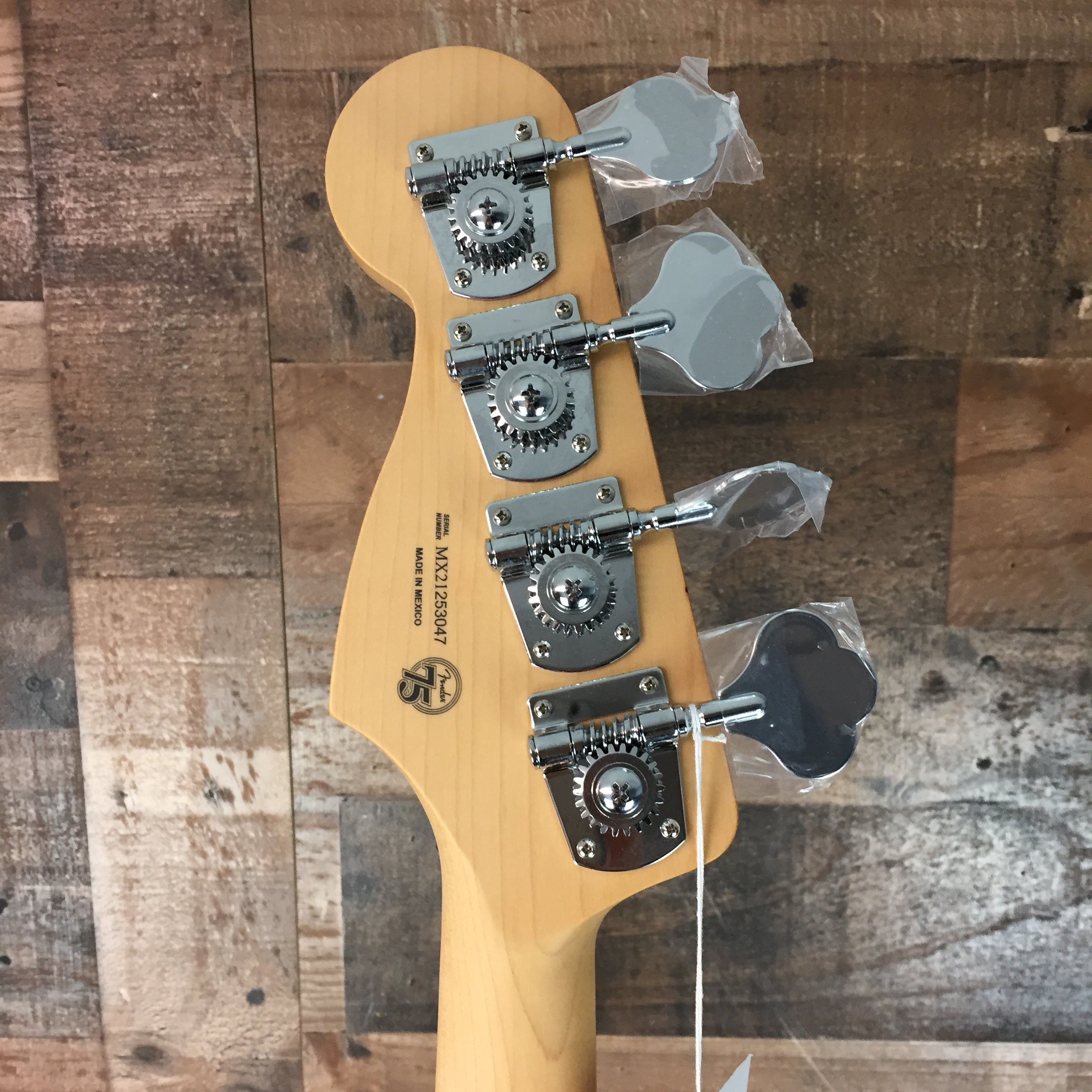 Fender Player Jazz Bass 3-Tone Sunburst, 047