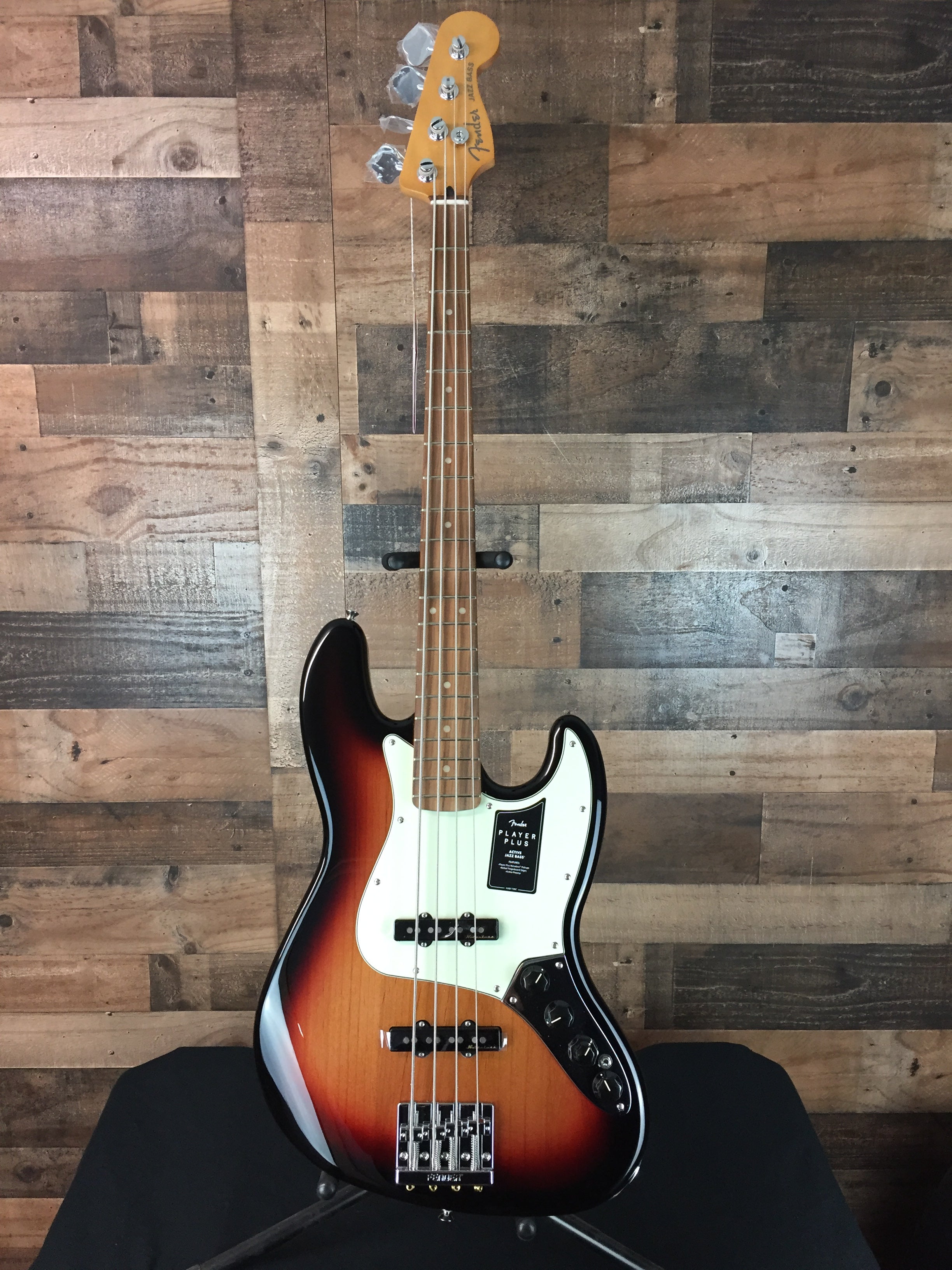 Fender Player Plus Active Jazz Bass 3-Tone Sunburst, Gig Bag, 928