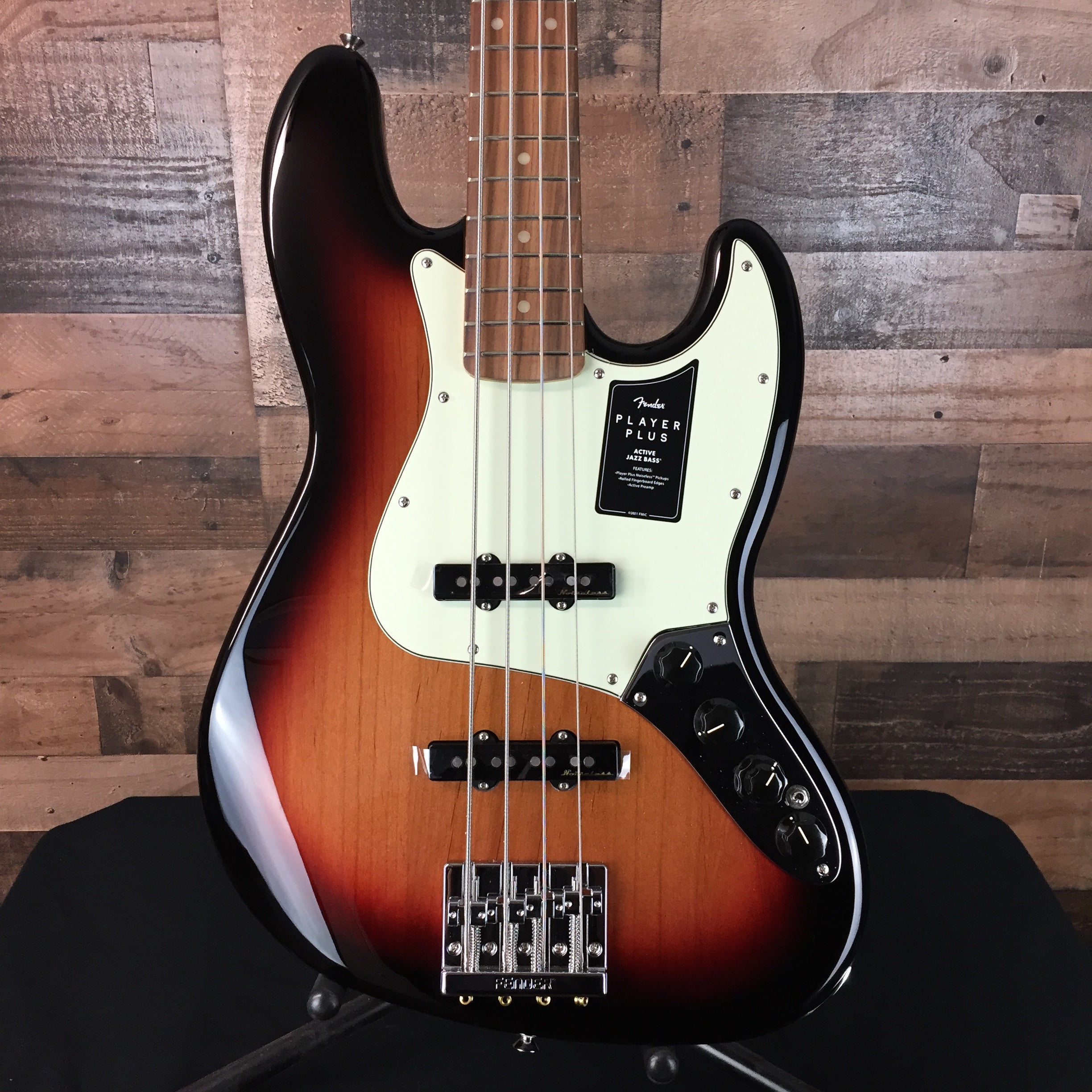 Fender Player Plus Active Jazz Bass 3-Tone Sunburst, Gig Bag, 928