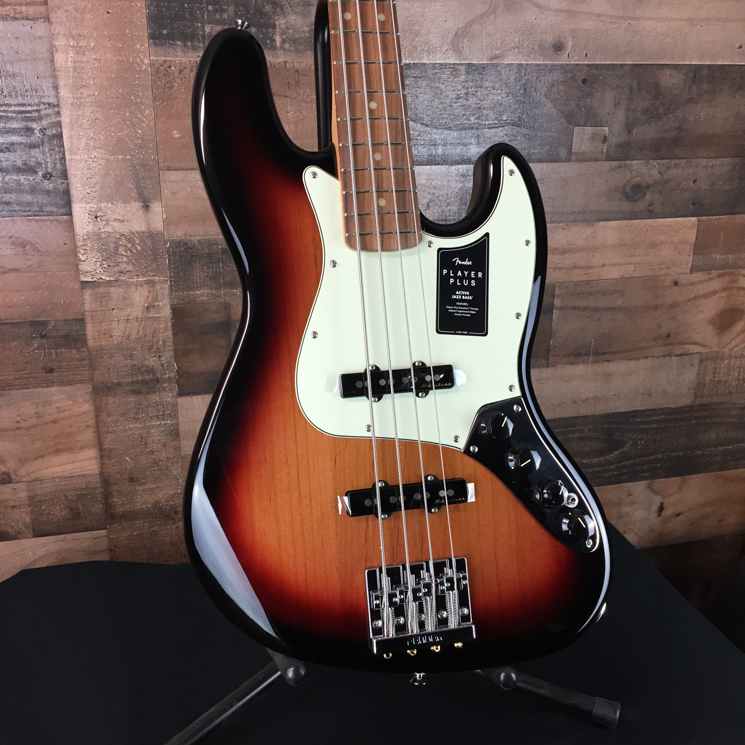 Fender Player Plus Active Jazz Bass 3-Tone Sunburst, Gig Bag, 928