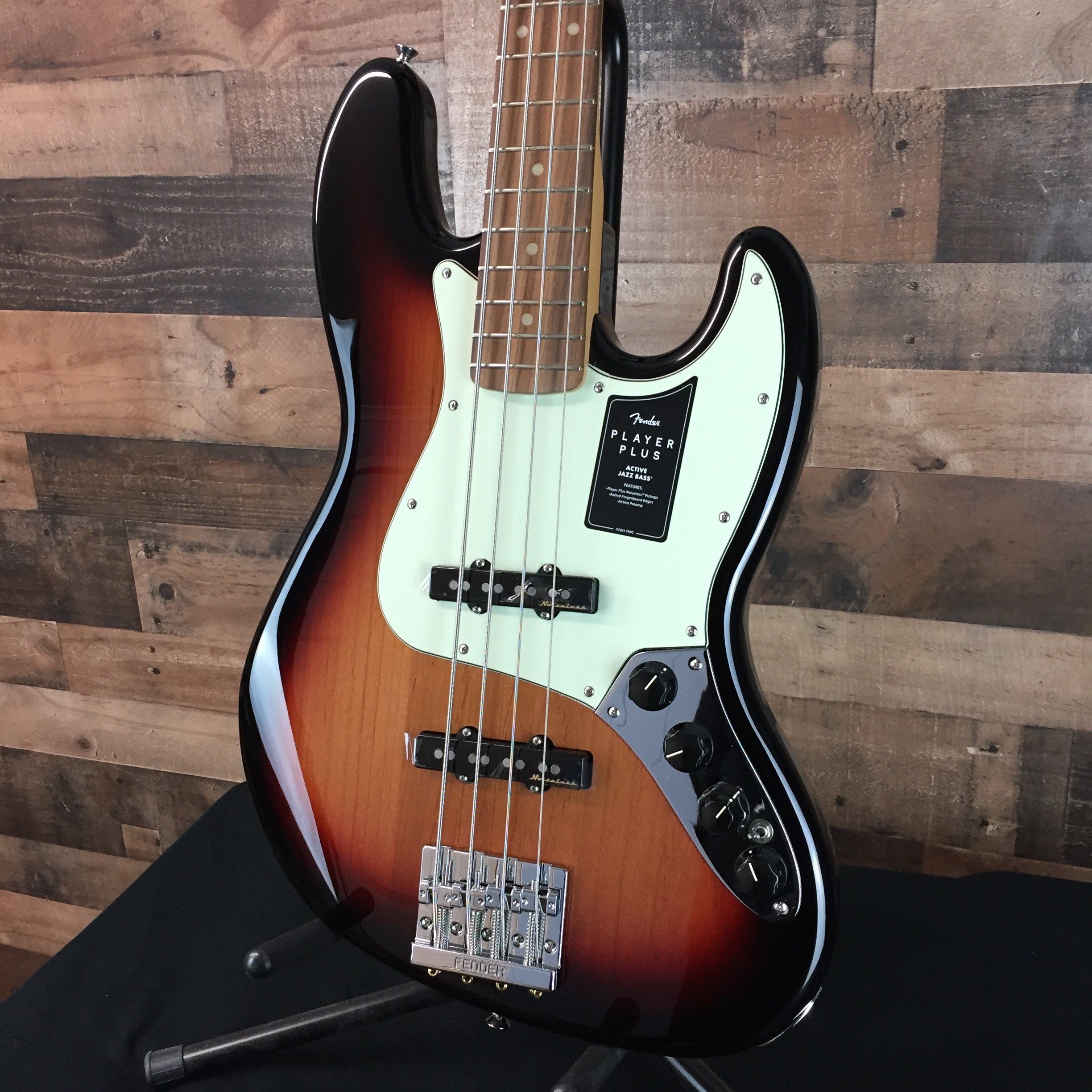 Fender Player Plus Active Jazz Bass 3-Tone Sunburst, Gig Bag, 928