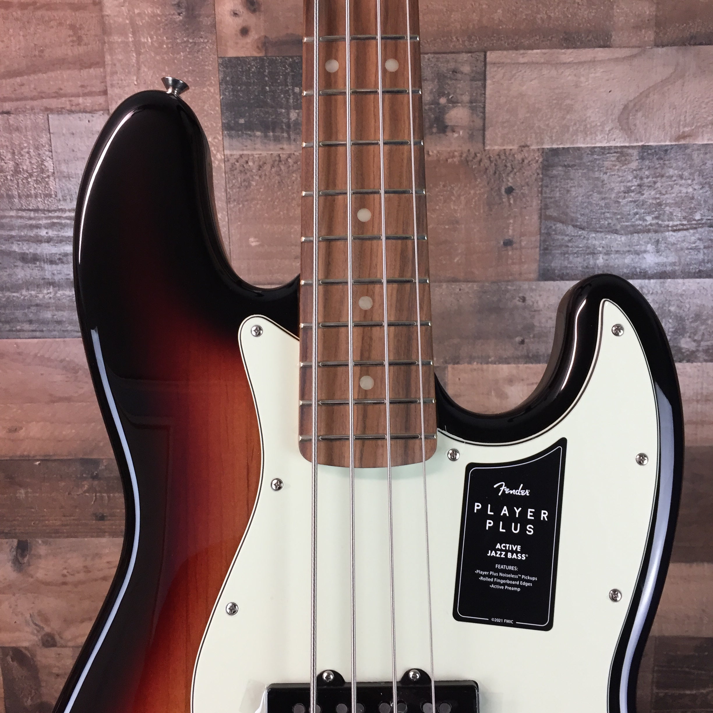 Fender Player Plus Active Jazz Bass 3-Tone Sunburst, Gig Bag, 928