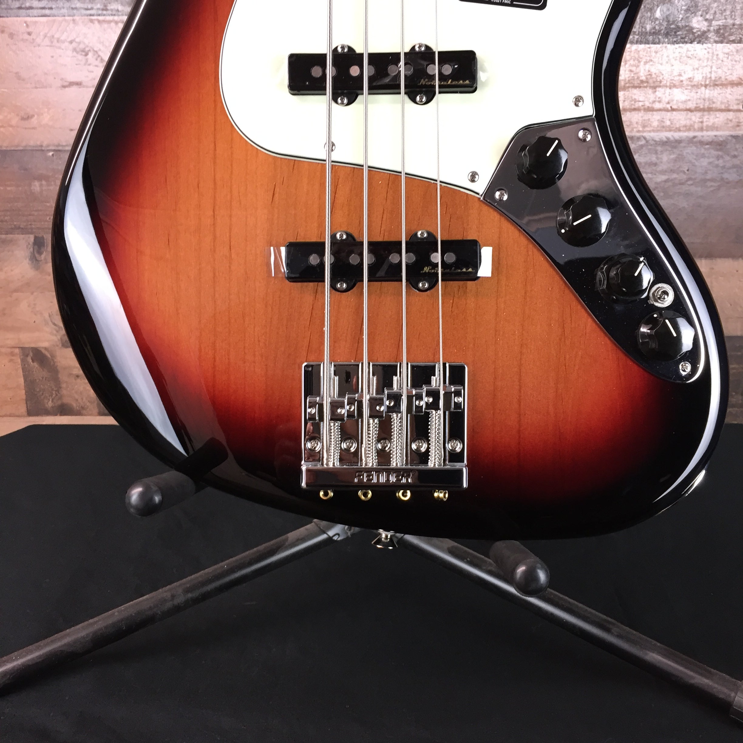 Fender Player Plus Active Jazz Bass 3-Tone Sunburst, Gig Bag, 928