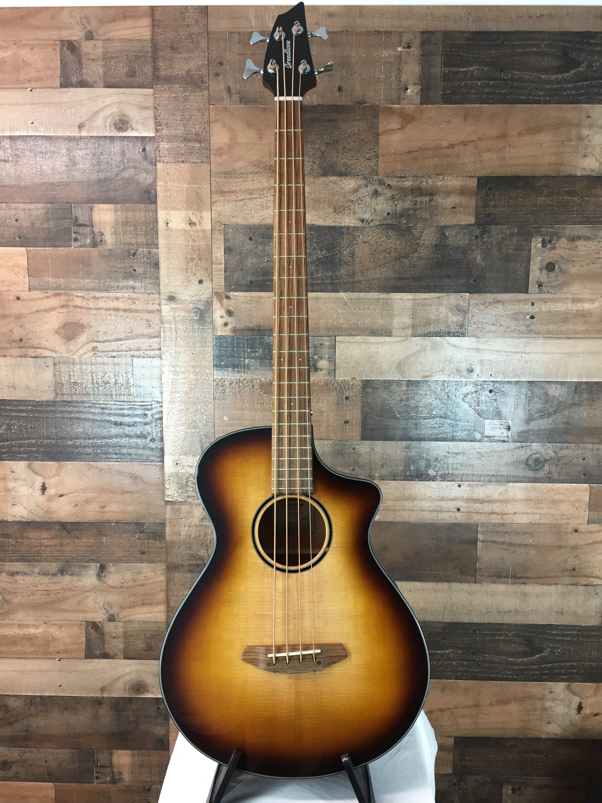 Breedlove Discovery Concert CE Ac/Elec Bass, Edgeburst, 621