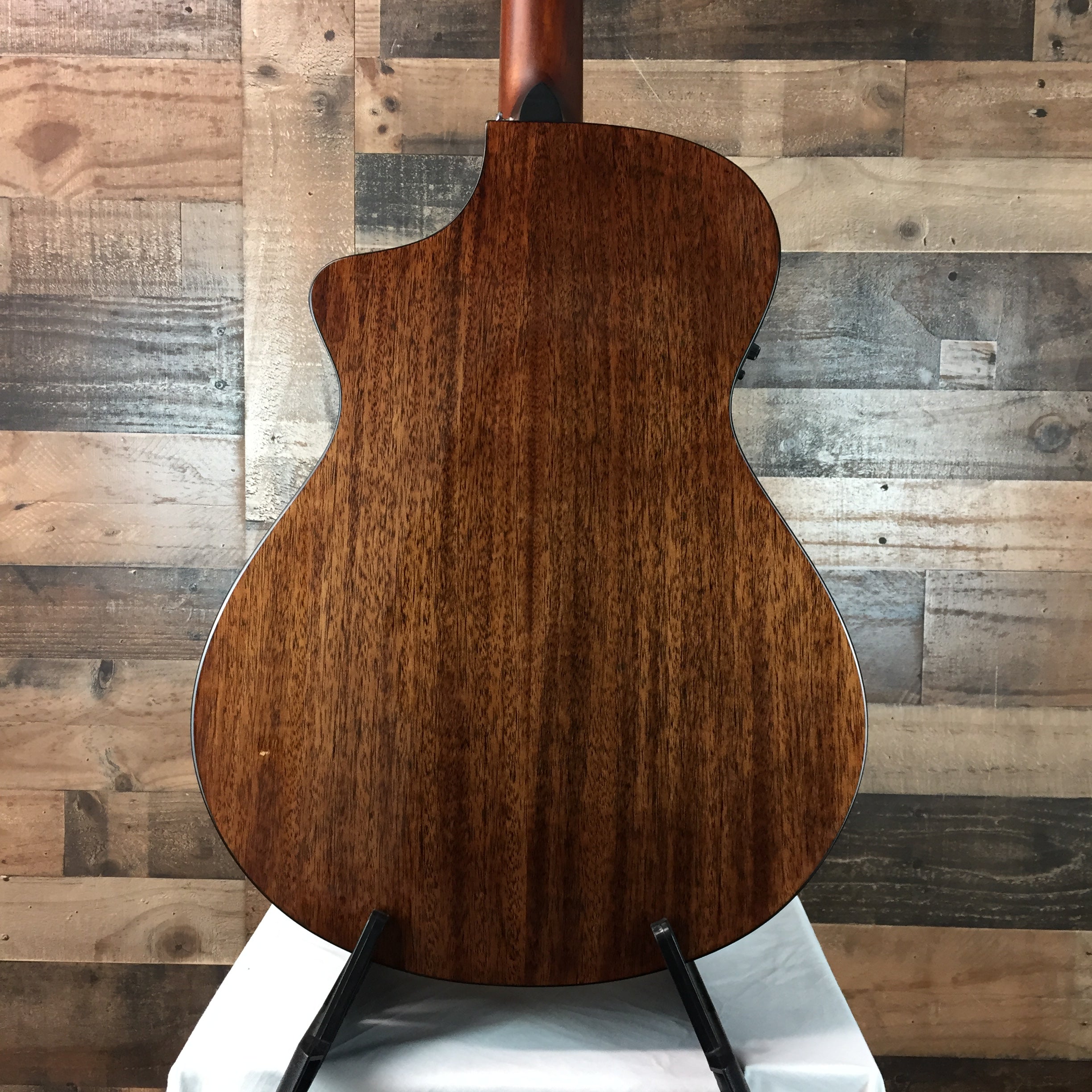 Breedlove Discovery Concert CE Ac/Elec Bass, Edgeburst, 621