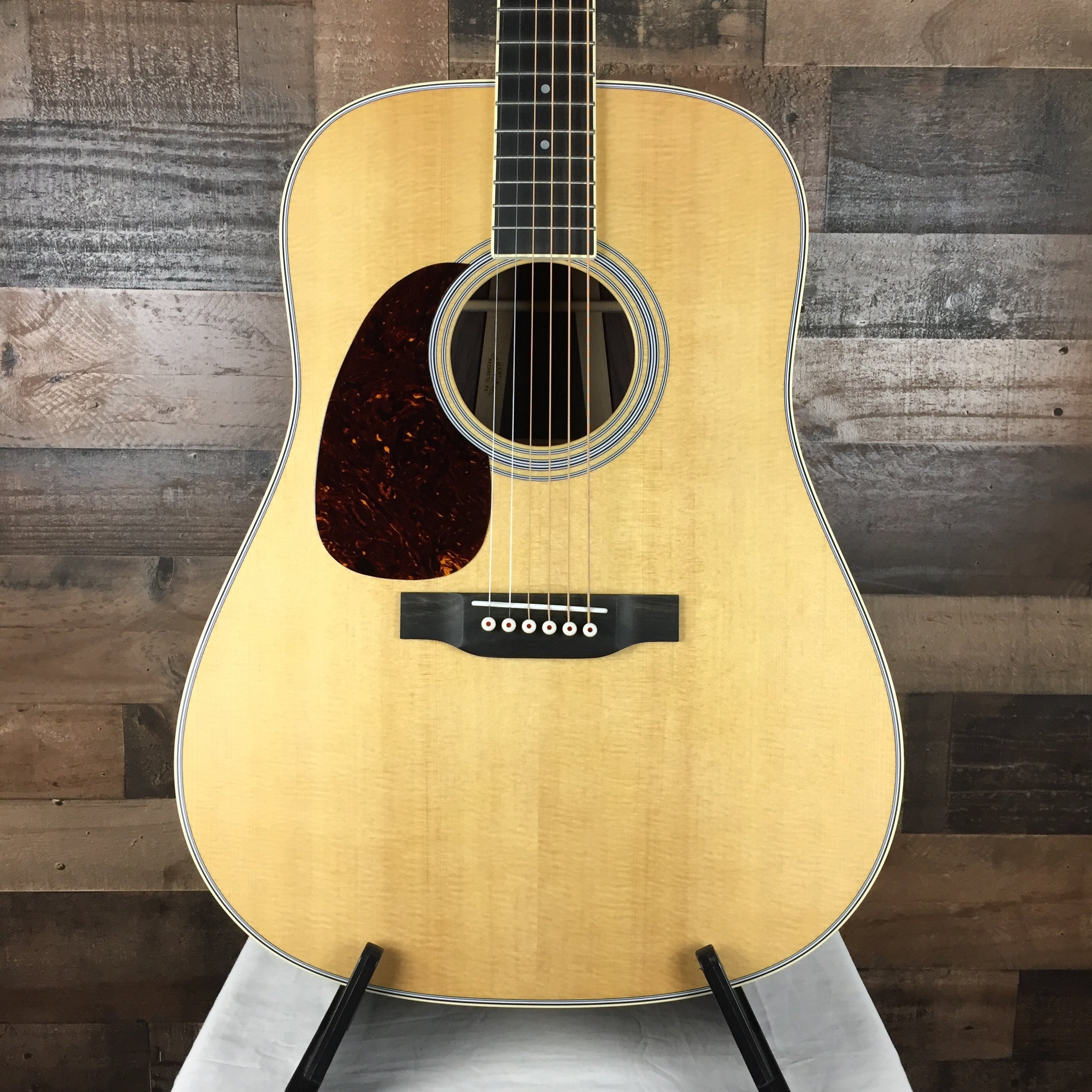 Martin D-35 Left-Handed Acoustic Guitar,Natural, Martin Hard Case, 357