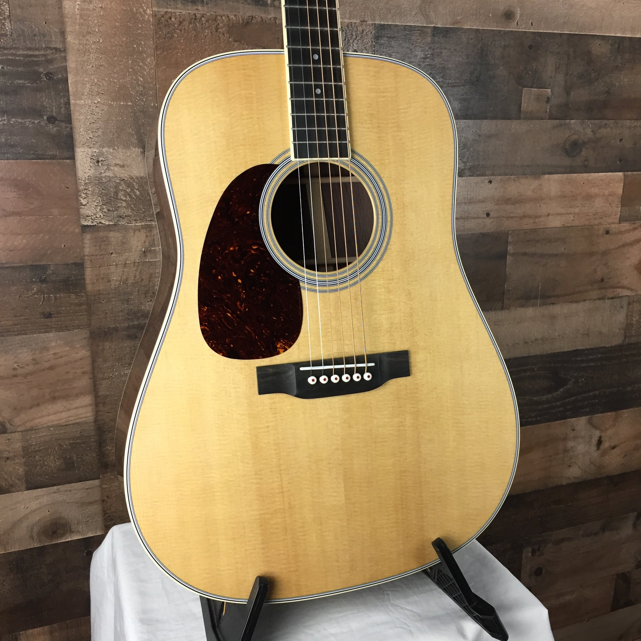 Martin D-35 Left-Handed Acoustic Guitar,Natural, Martin Hard Case, 357