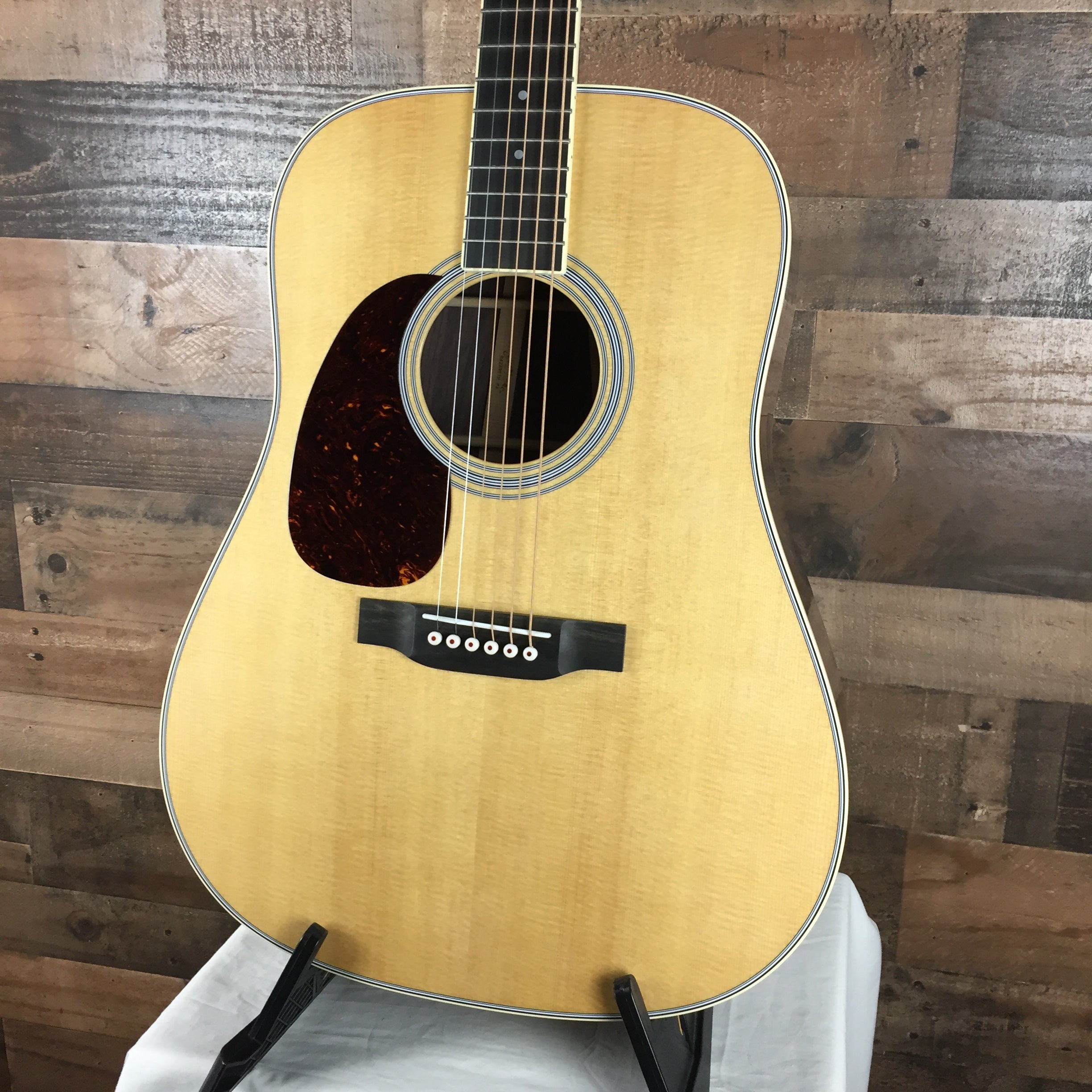 Martin D-35 Left-Handed Acoustic Guitar,Natural, Martin Hard Case, 357
