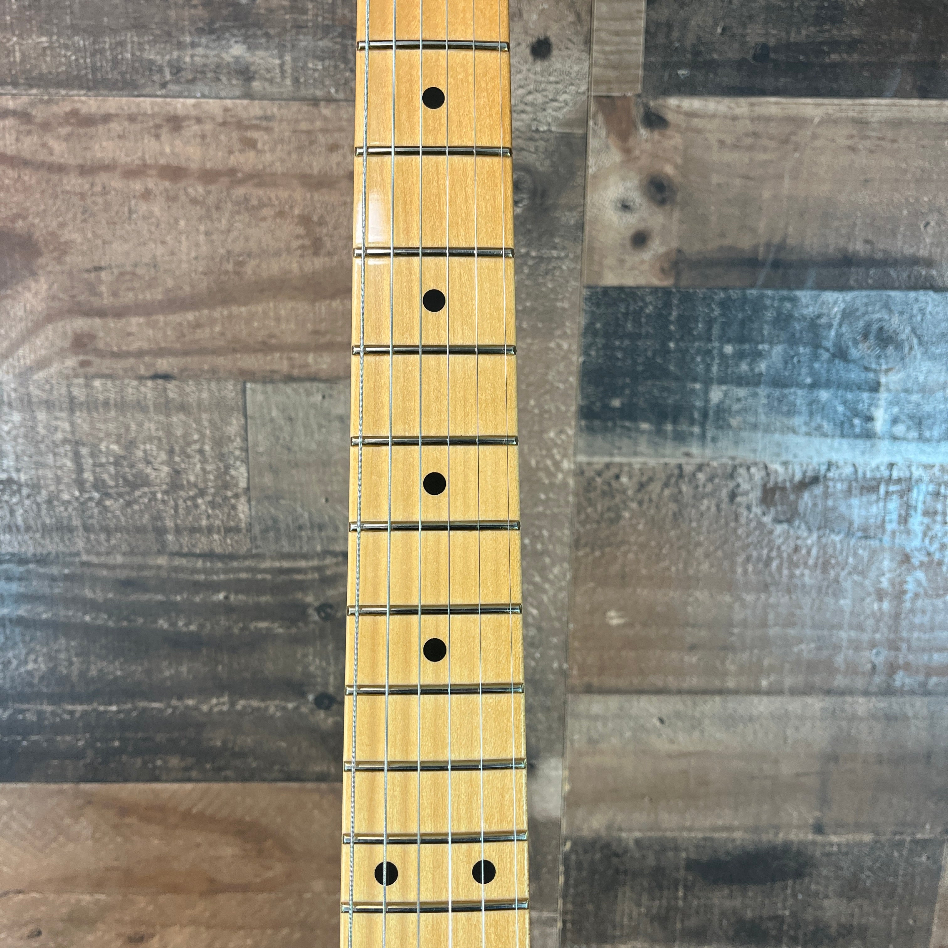 Fender Player II Mustang, 3-tone Sunburst, Maple Neck, 531