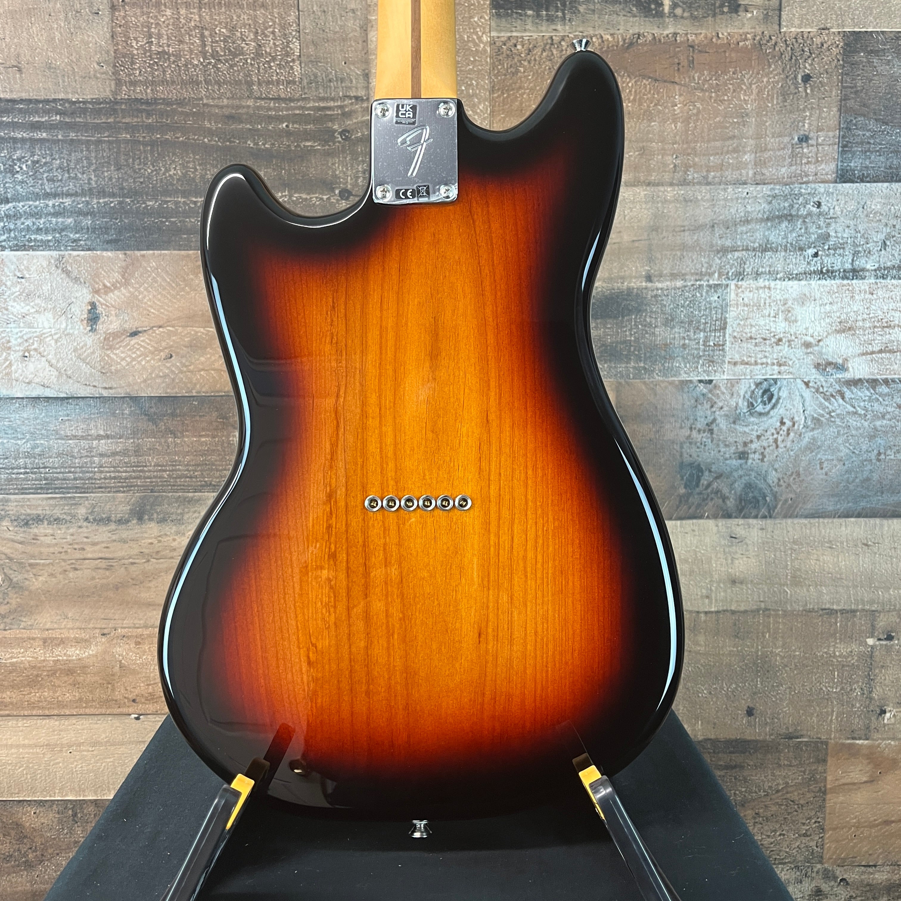 Fender Player II Mustang, 3-tone Sunburst, Maple Neck, 531