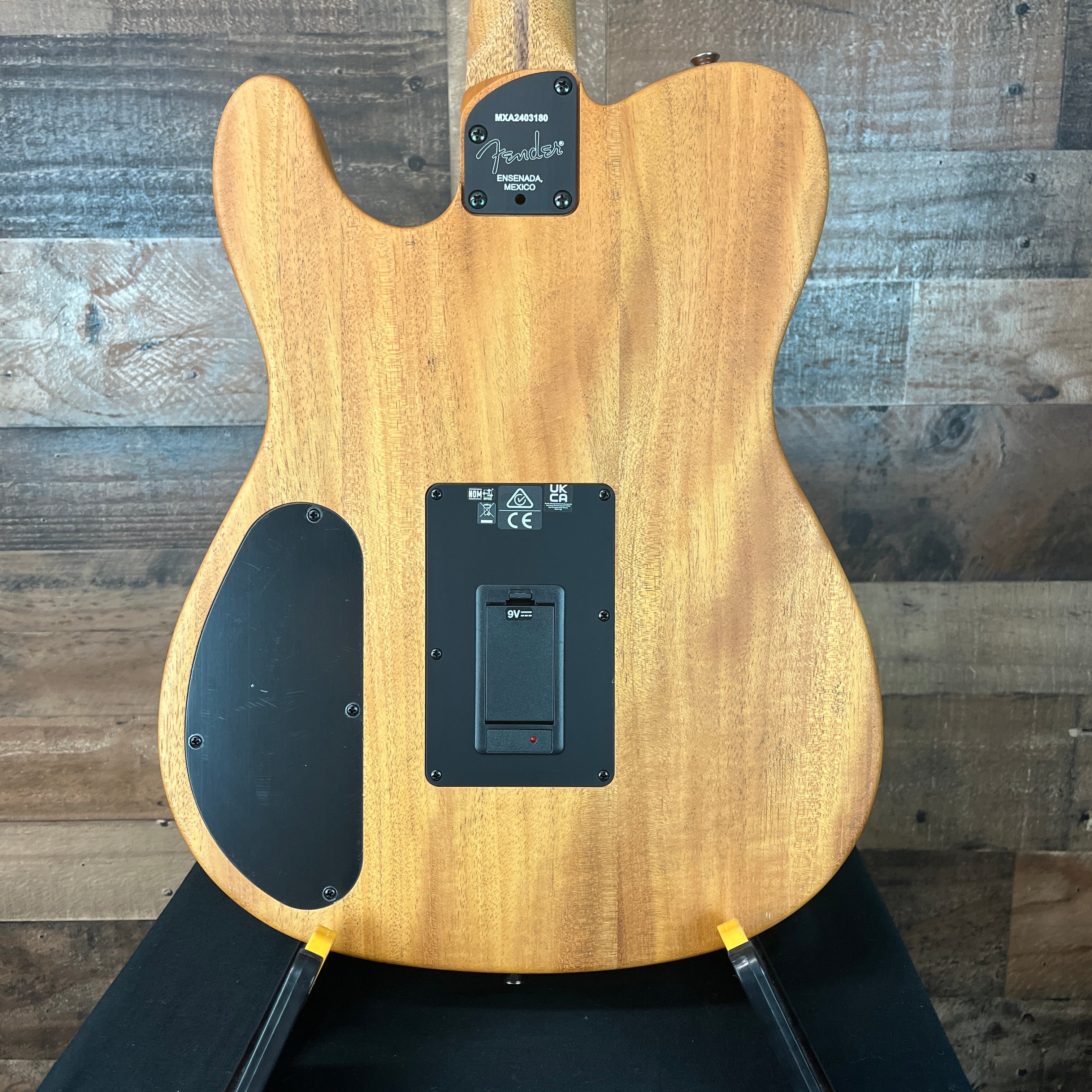 FINNEAS Acoustasonic Player Telecaster, Cappuccino Fade, Gig bag, 180