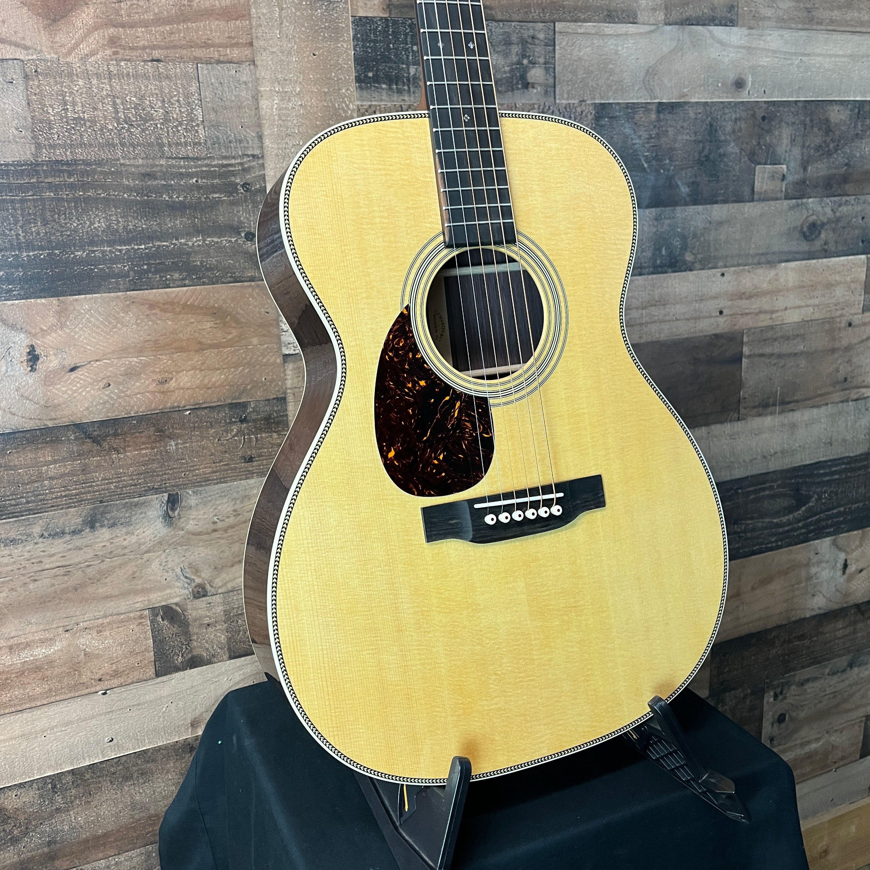 Martin OM-28 OM28 Left-handed, Natural, Hardcase, 563