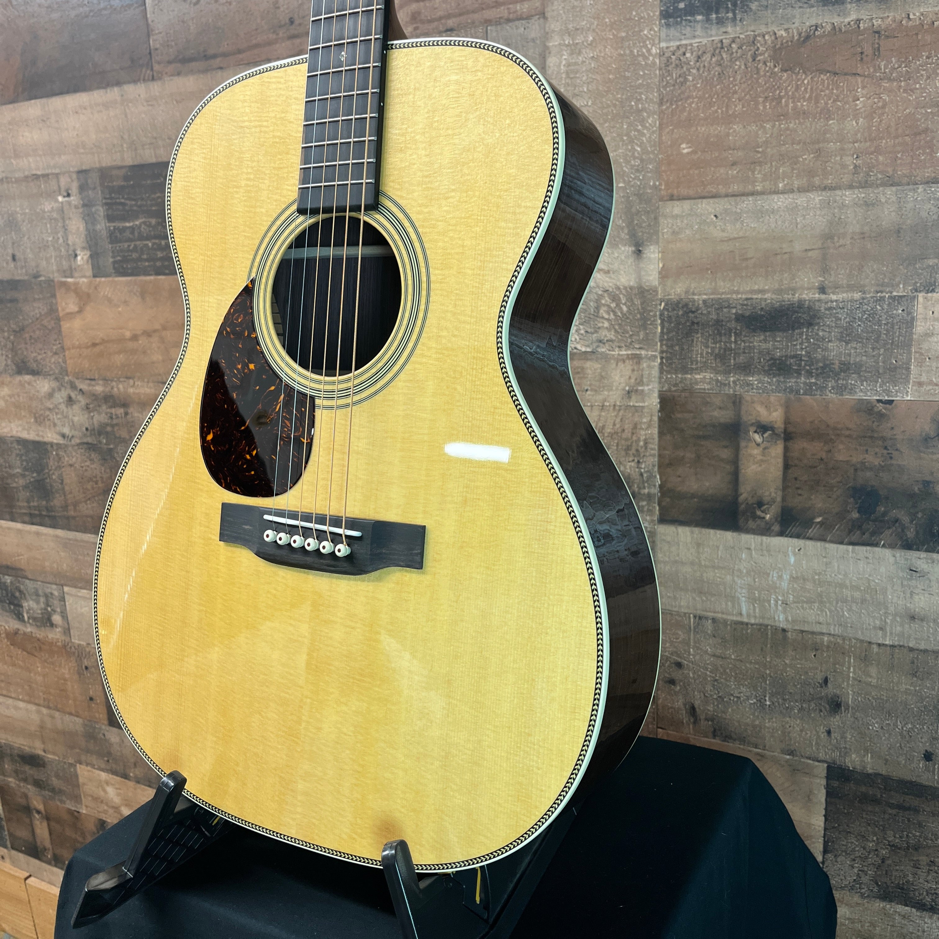 Martin OM-28 OM28 Left-handed, Natural, Hardcase, 563