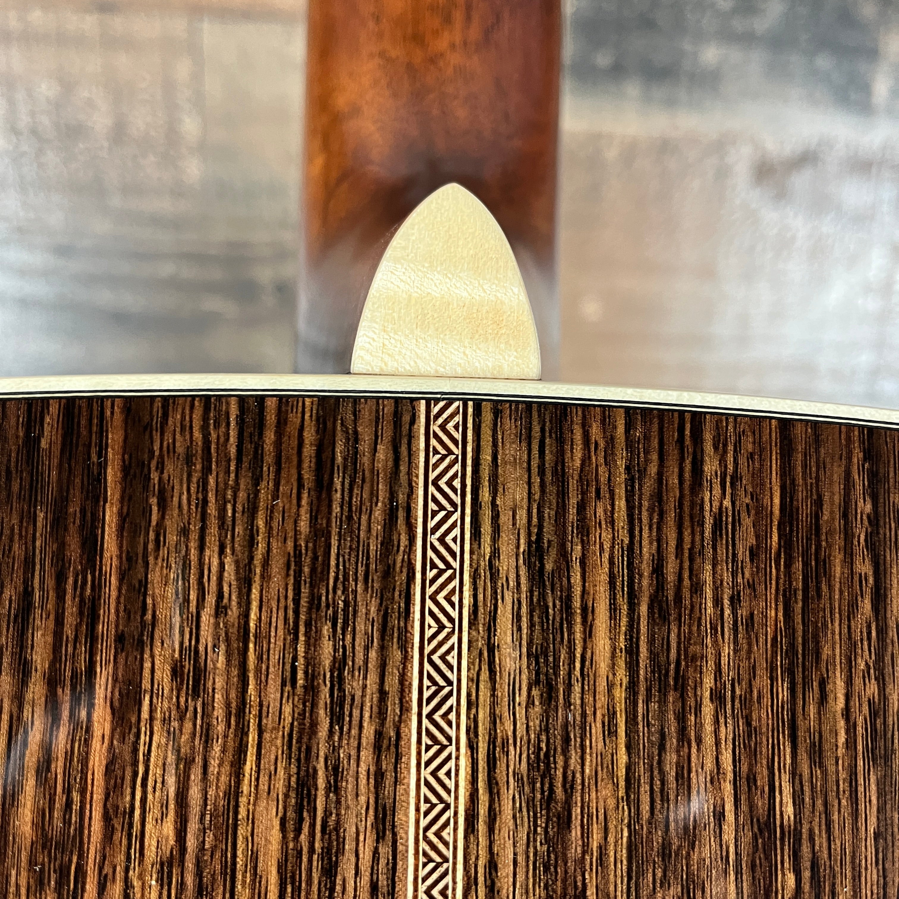 000-28 Modern Deluxe Auditorium Acoustic Guitar Natural, Left-handed, 292