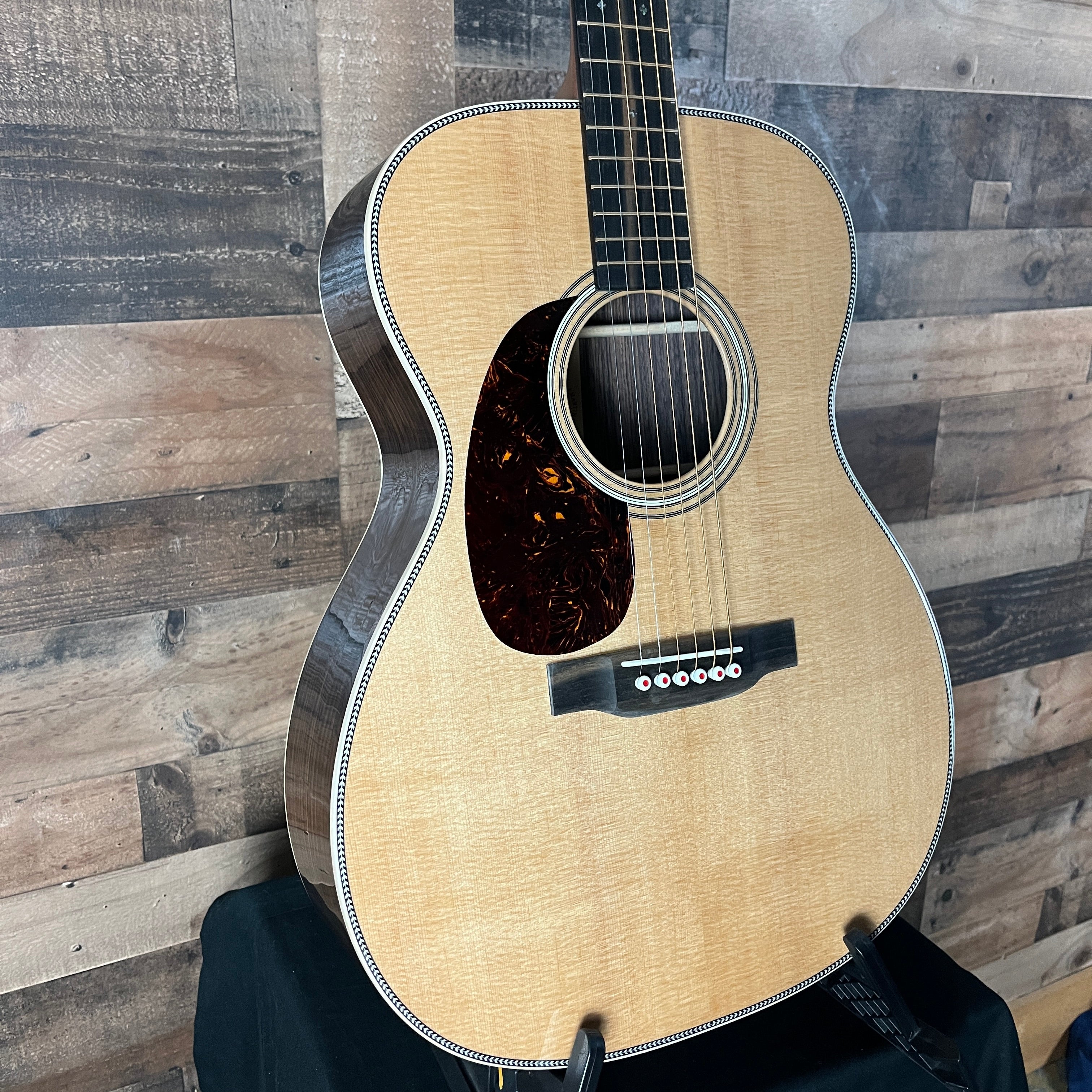 000-28 Modern Deluxe Auditorium Acoustic Guitar Natural, Left-handed, 292