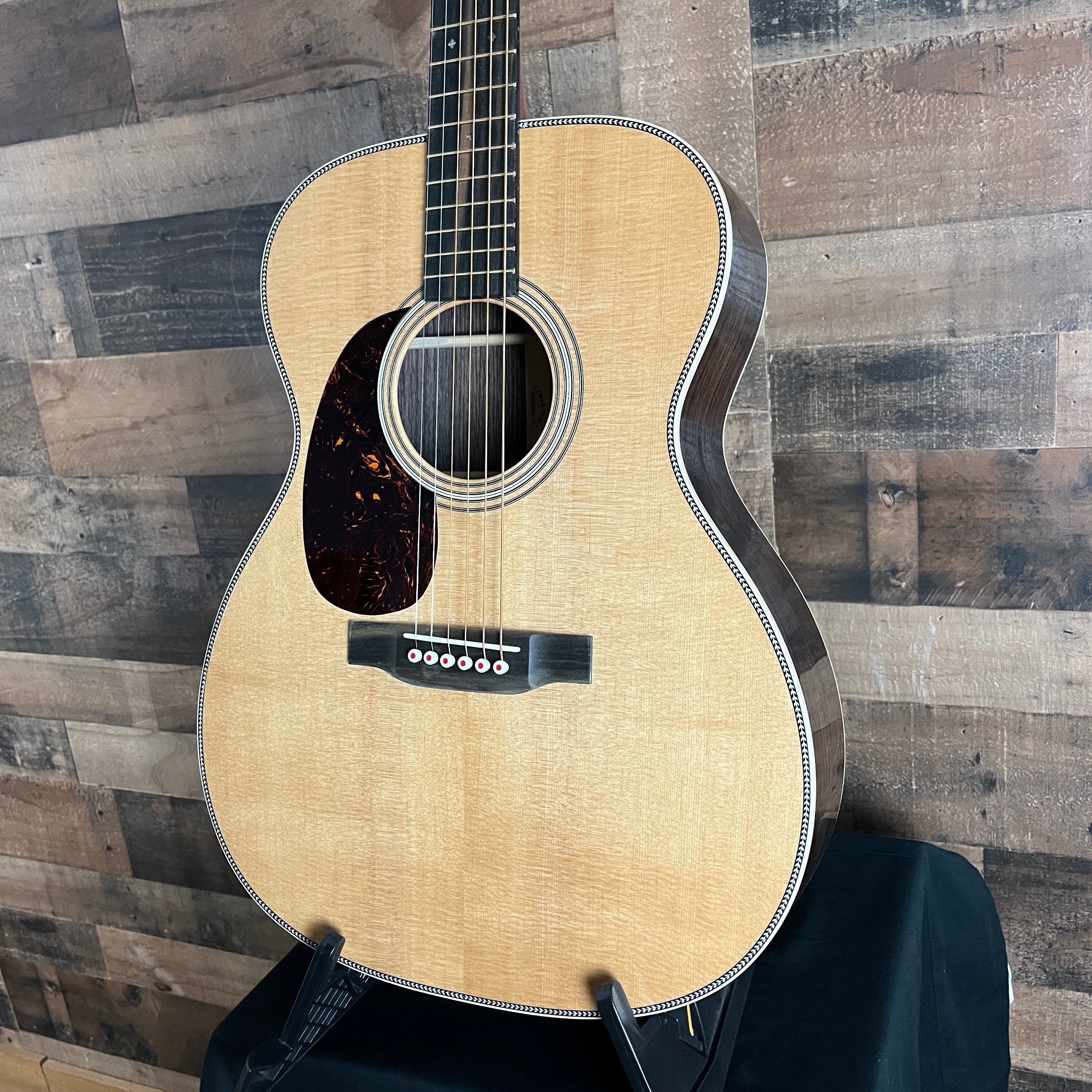 000-28 Modern Deluxe Auditorium Acoustic Guitar Natural, Left-handed, 292