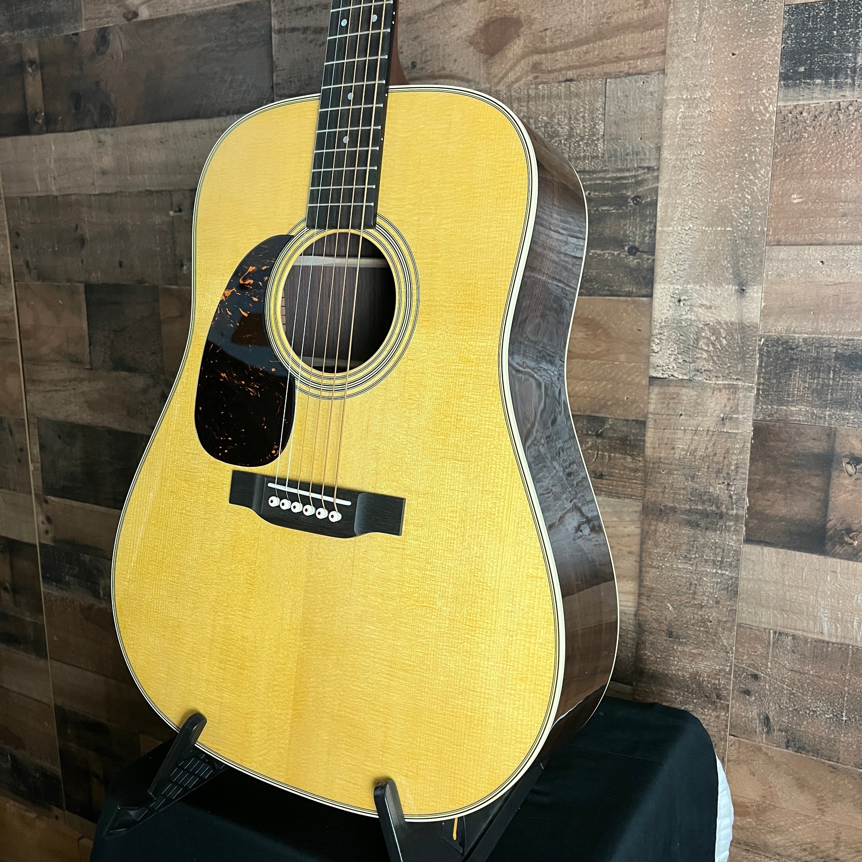 Martin D-28L D-28, Left-handed, Natural, Hardcase, 554