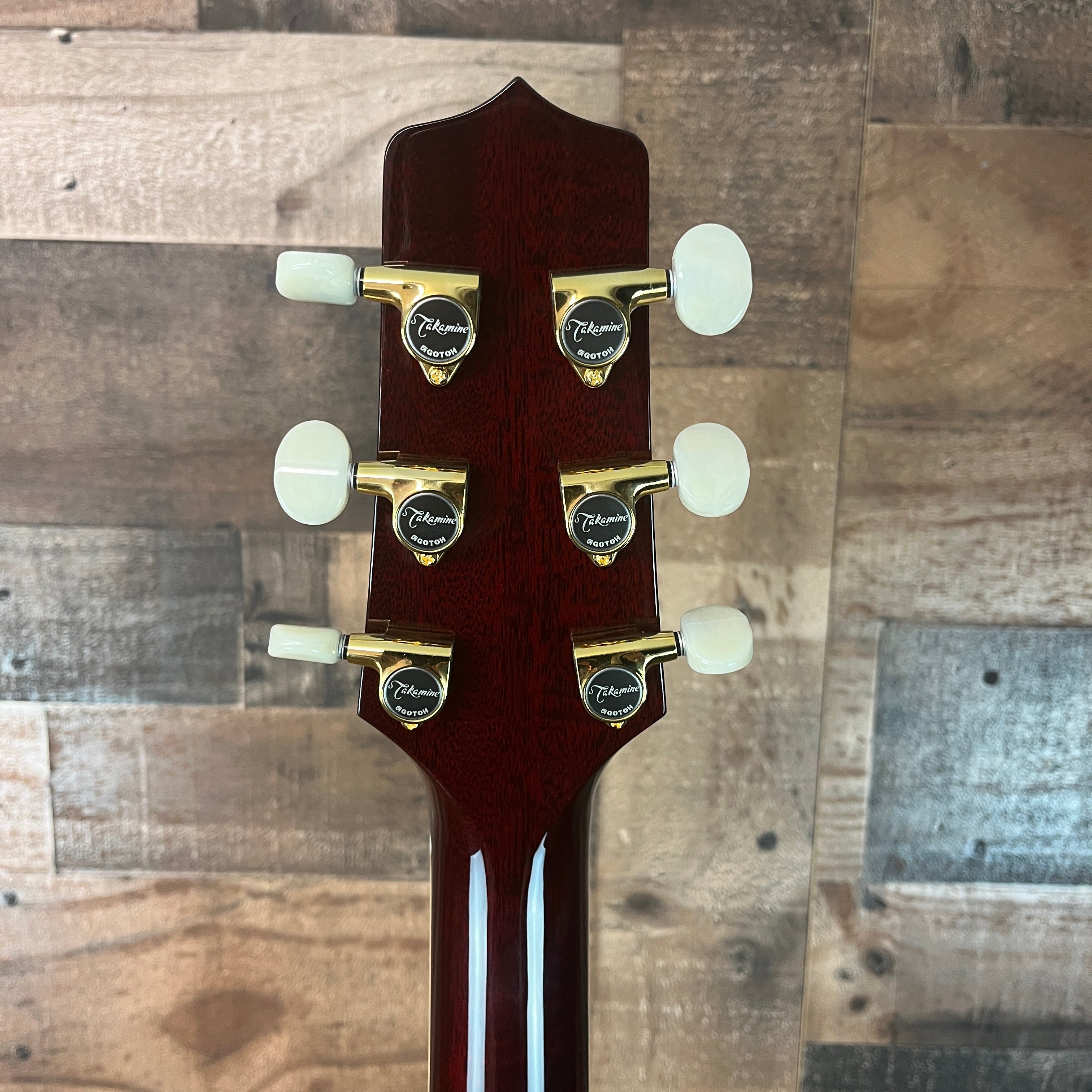 Takamine JJ325SRC John Jorgenson Acoustic/Electric Gloss Red, Hybrid Case, 116