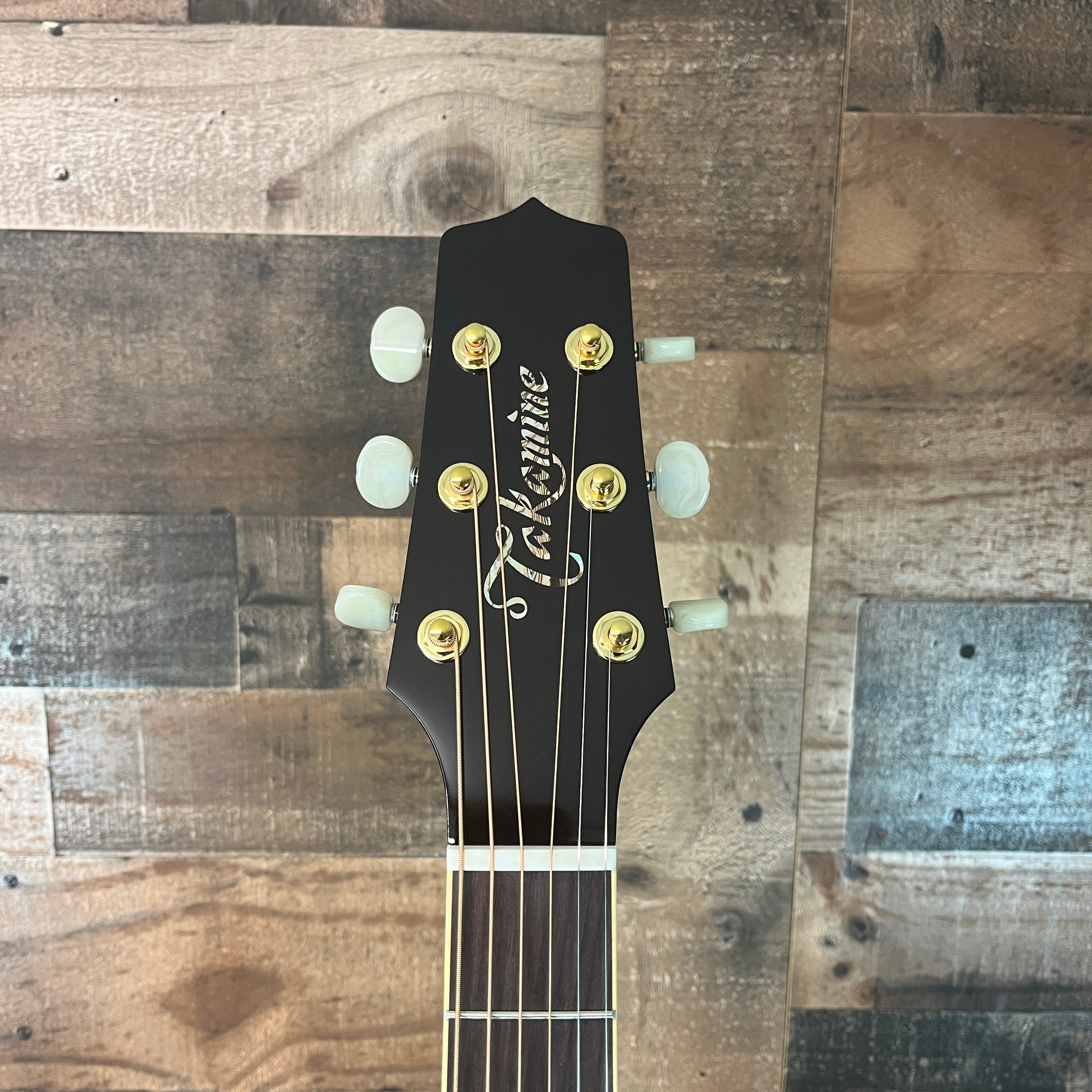 Takamine JJ325SRC John Jorgenson Acoustic/Electric Gloss Red, Hybrid Case, 116