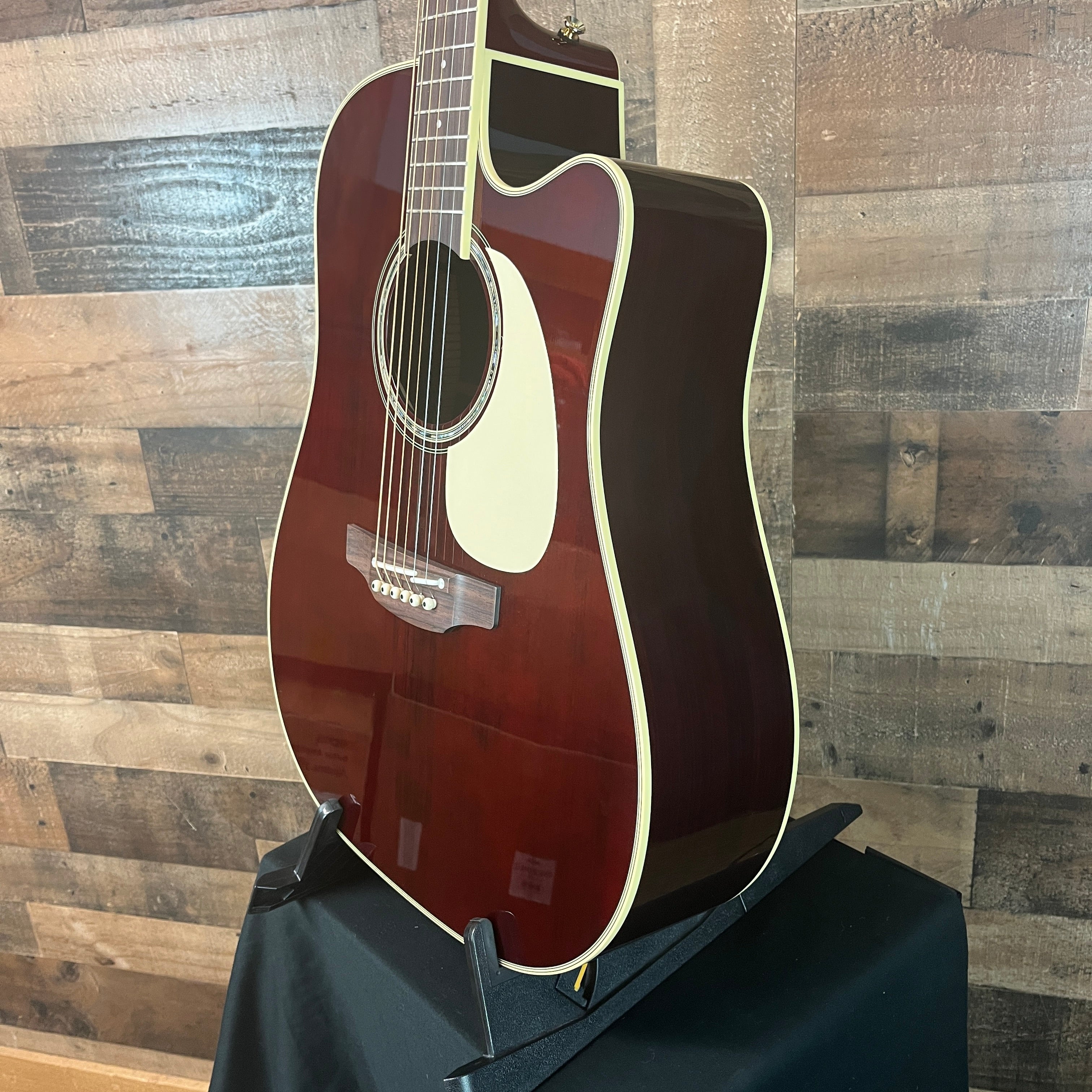 Takamine JJ325SRC John Jorgenson Acoustic/Electric Gloss Red, Hybrid Case, 116