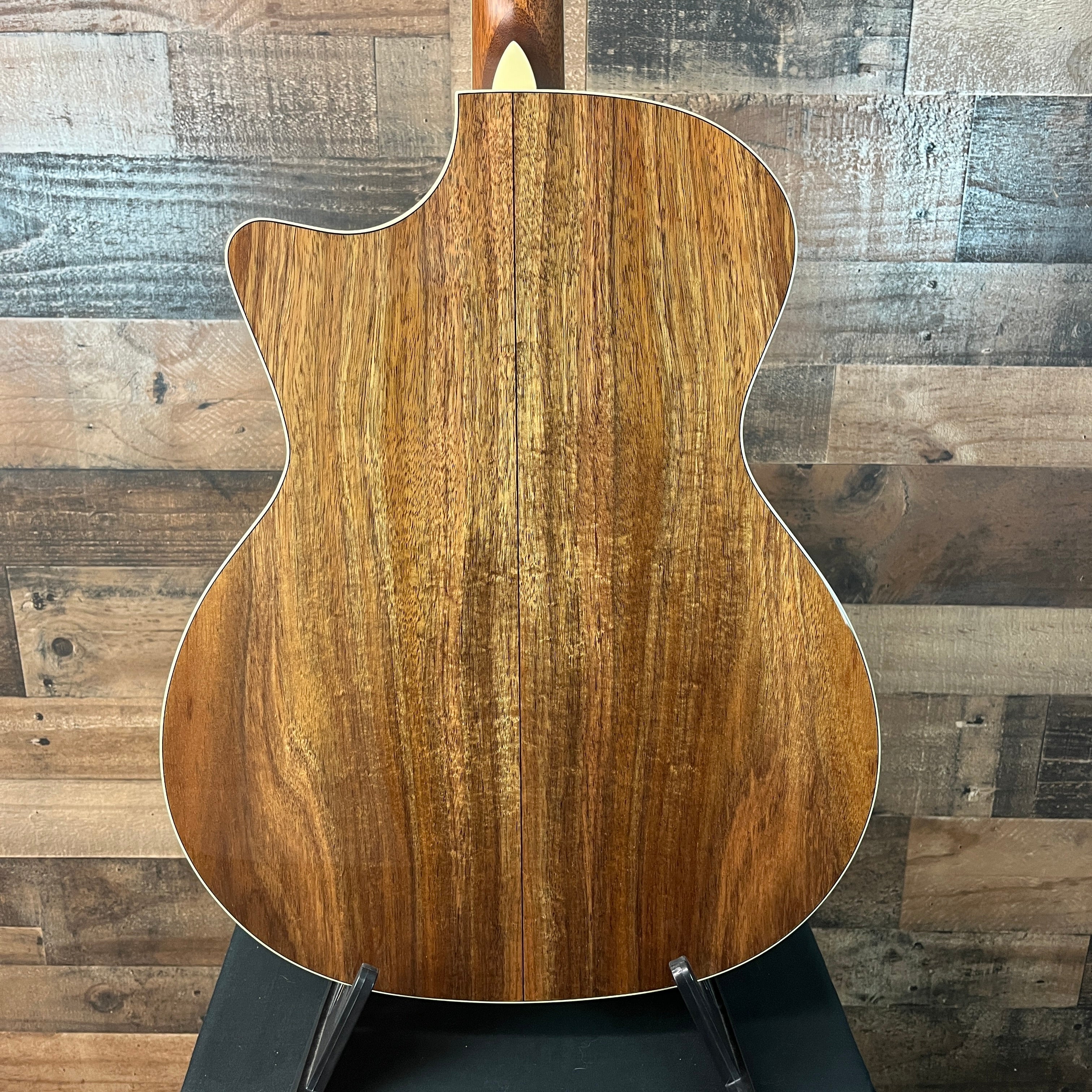 Eastman AC422CE-LTD-KOA Acoustic/electric Guitar, Natural Gloss Finish, Hard Case, 947