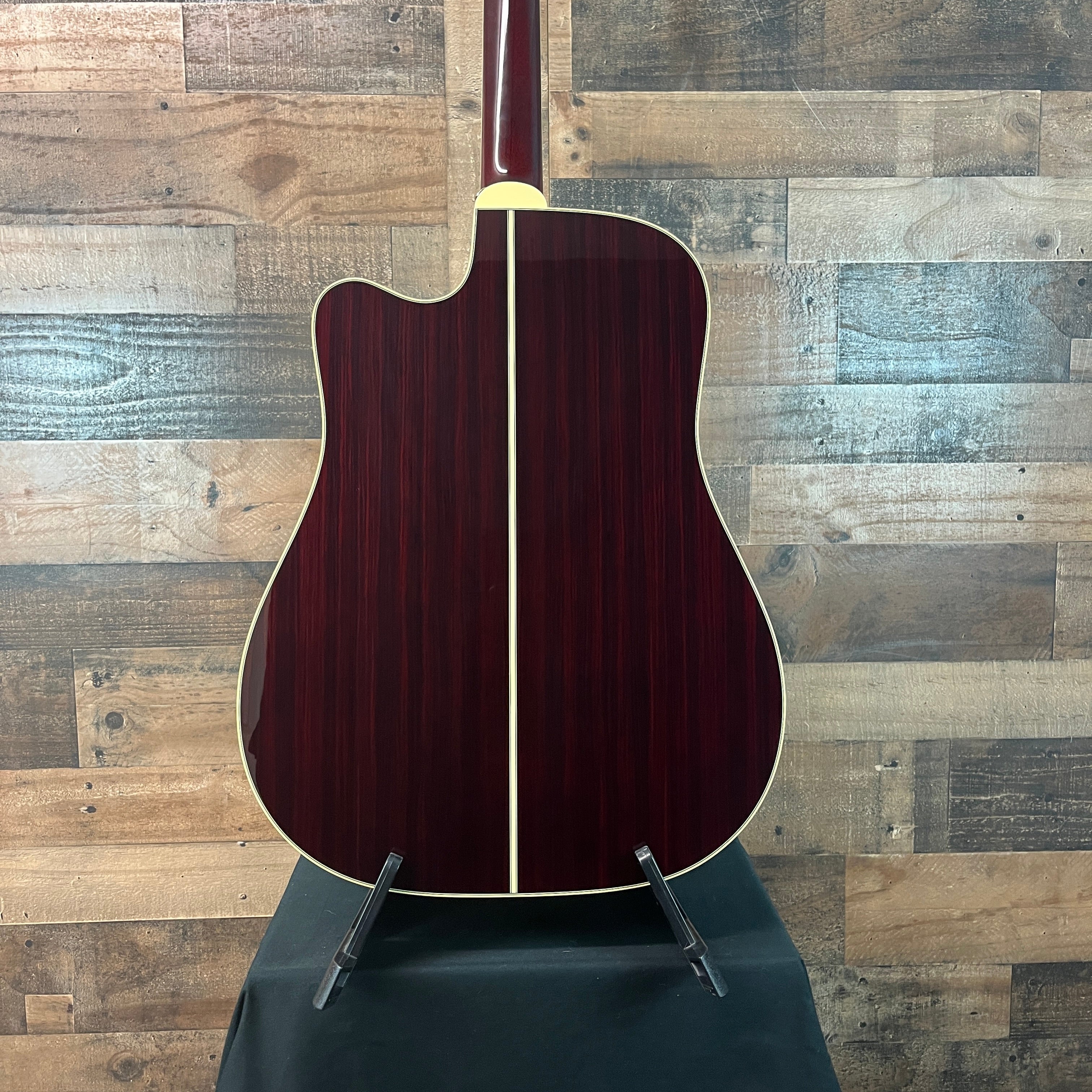 Takamine JJ325SRC John Jorgenson Acoustic/Electric Gloss Red, Hybrid Case, 419