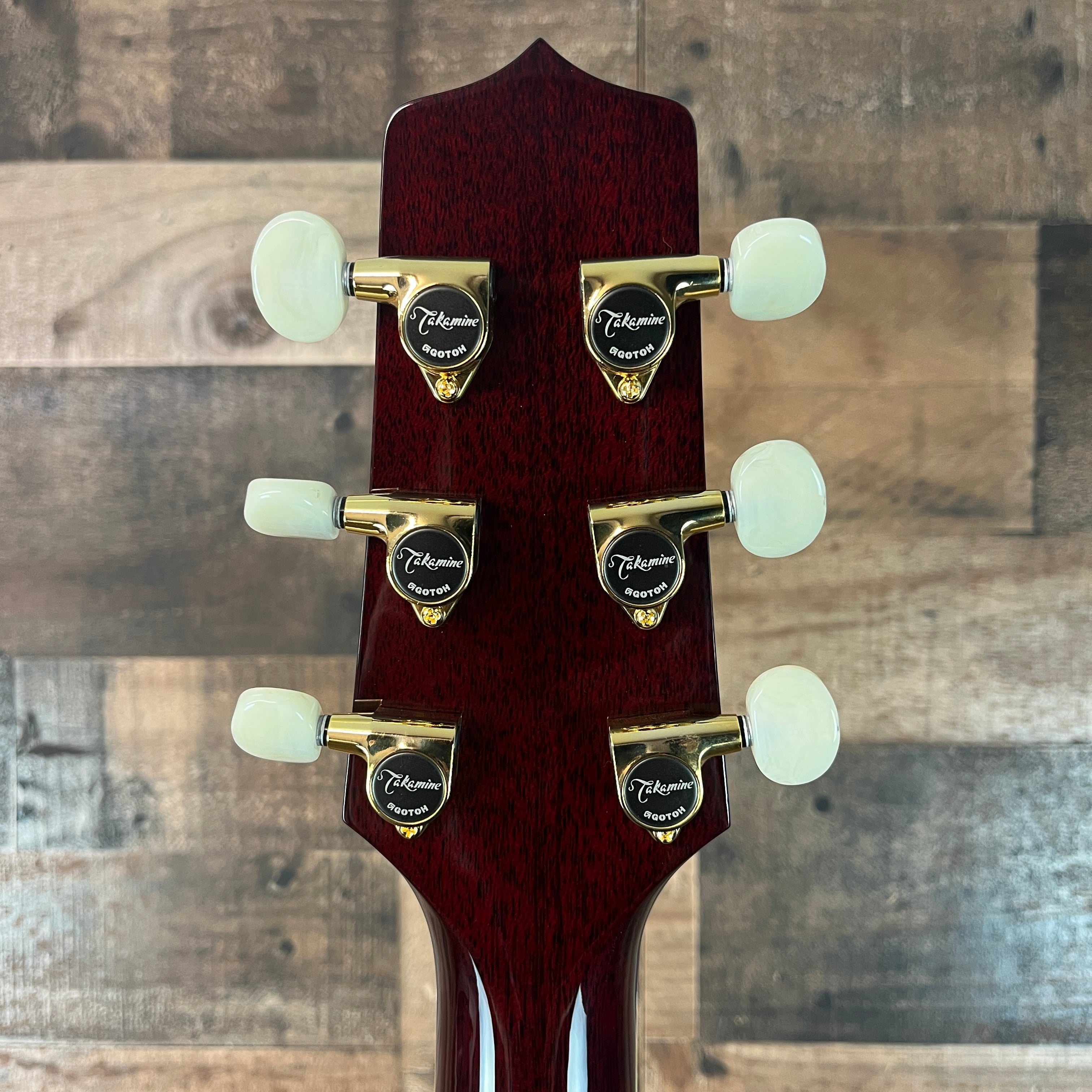 Takamine JJ325SRC John Jorgenson Acoustic/Electric Gloss Red, Hybrid Case, 419